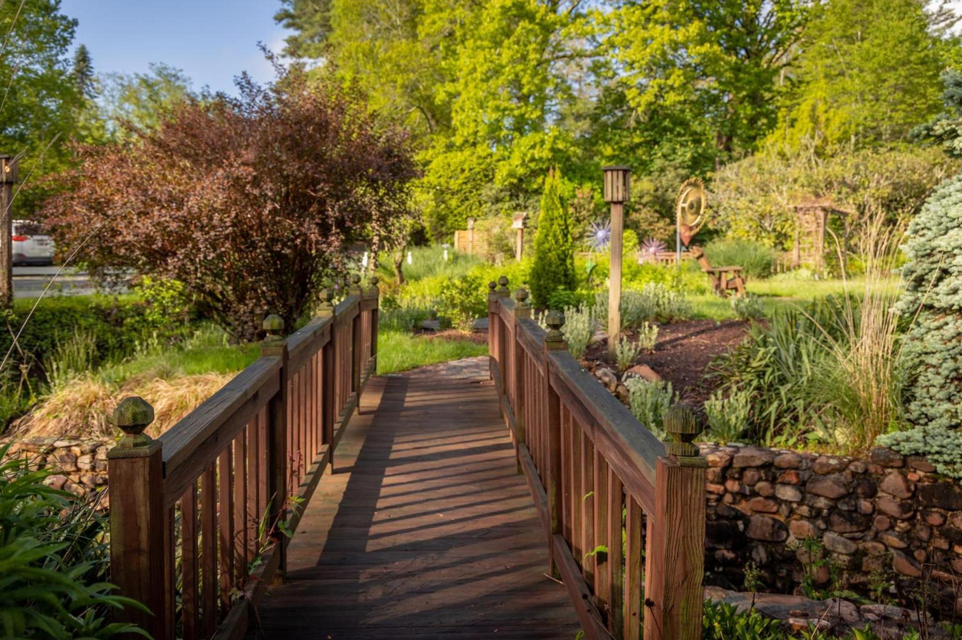 Azalea Garden Inn photo 25