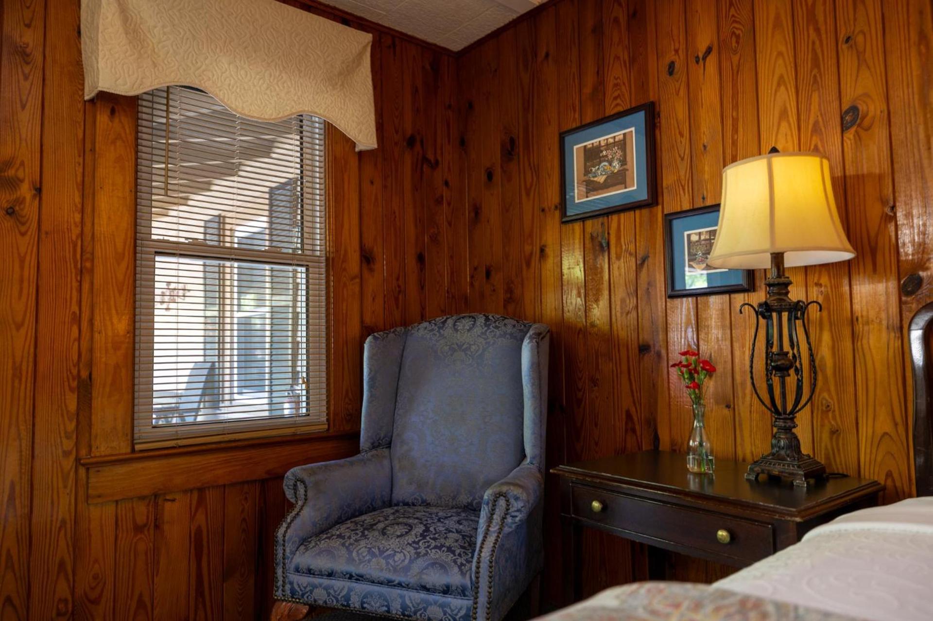 Mountainaire Inn and Log Cabins photo 38