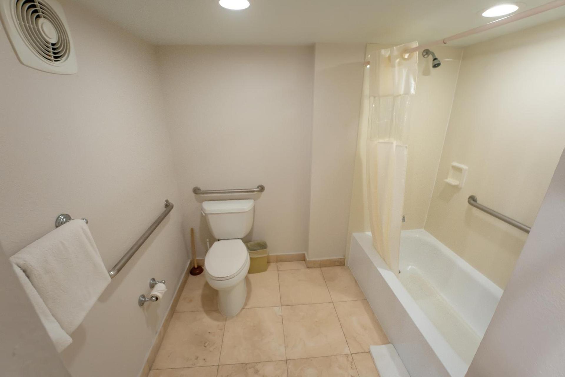 Boca Plaza photo 79
