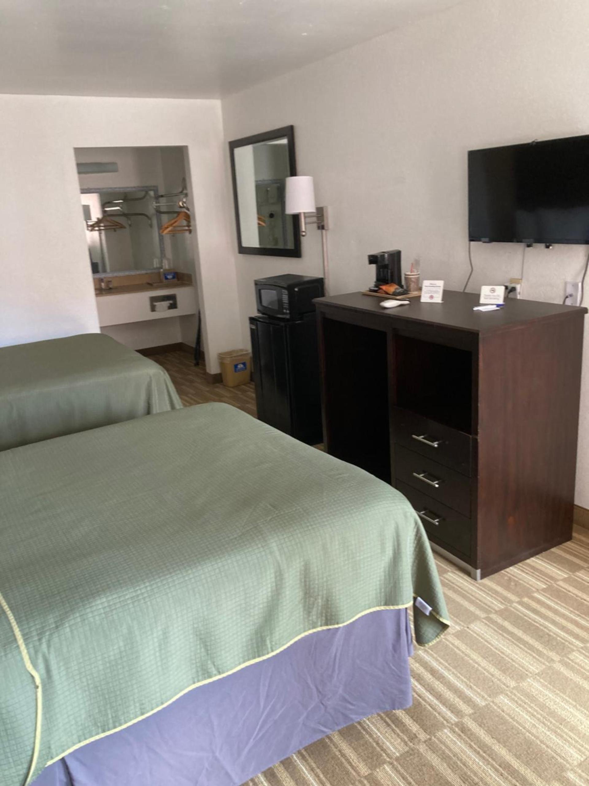 Americas Best Value Inn Clute photo 22