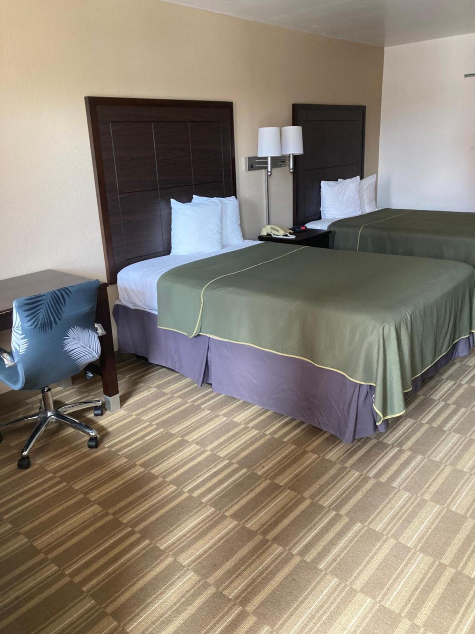 Americas Best Value Inn Clute photo 5
