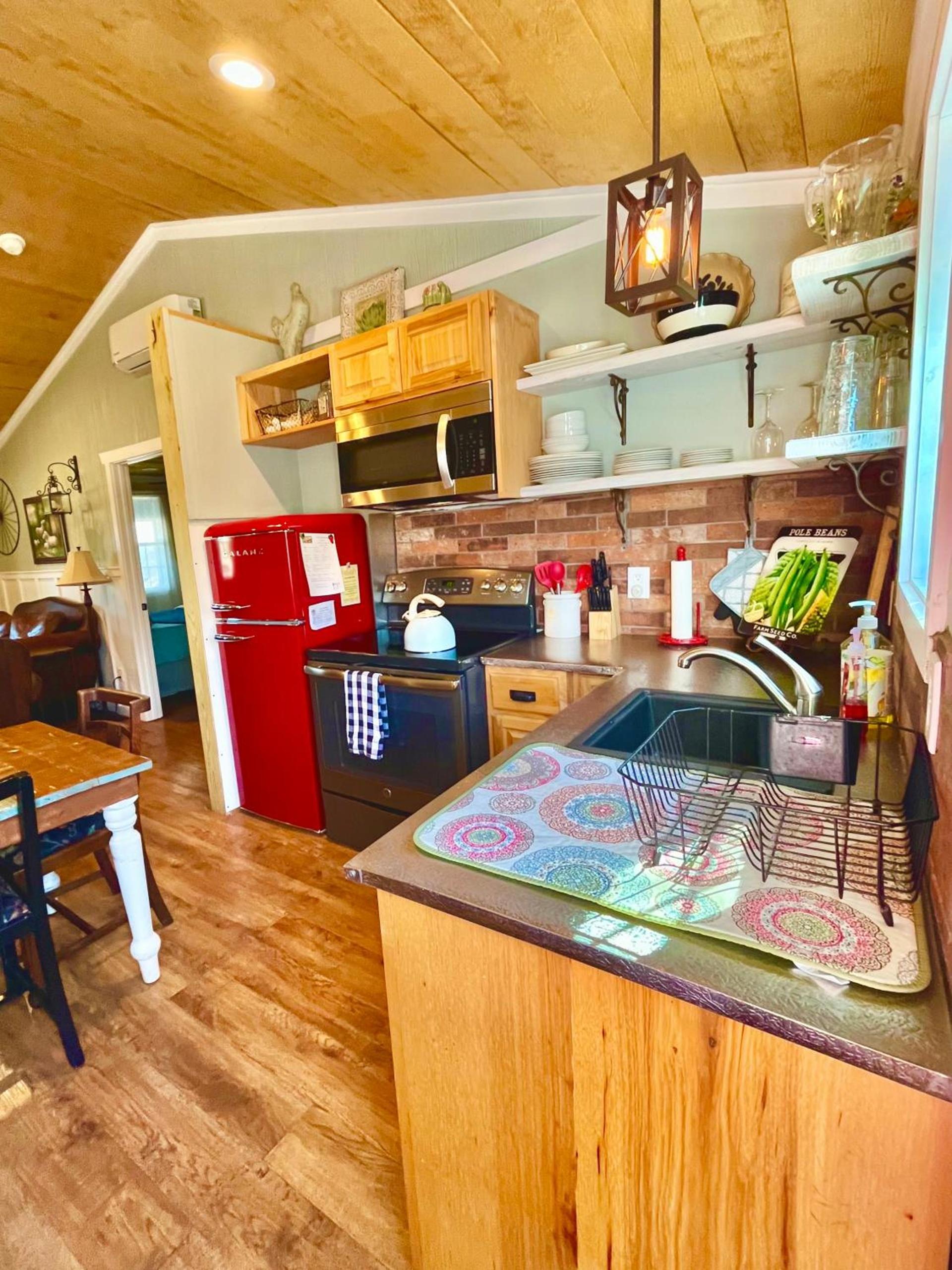 The Alexander at Creek Road photo 35