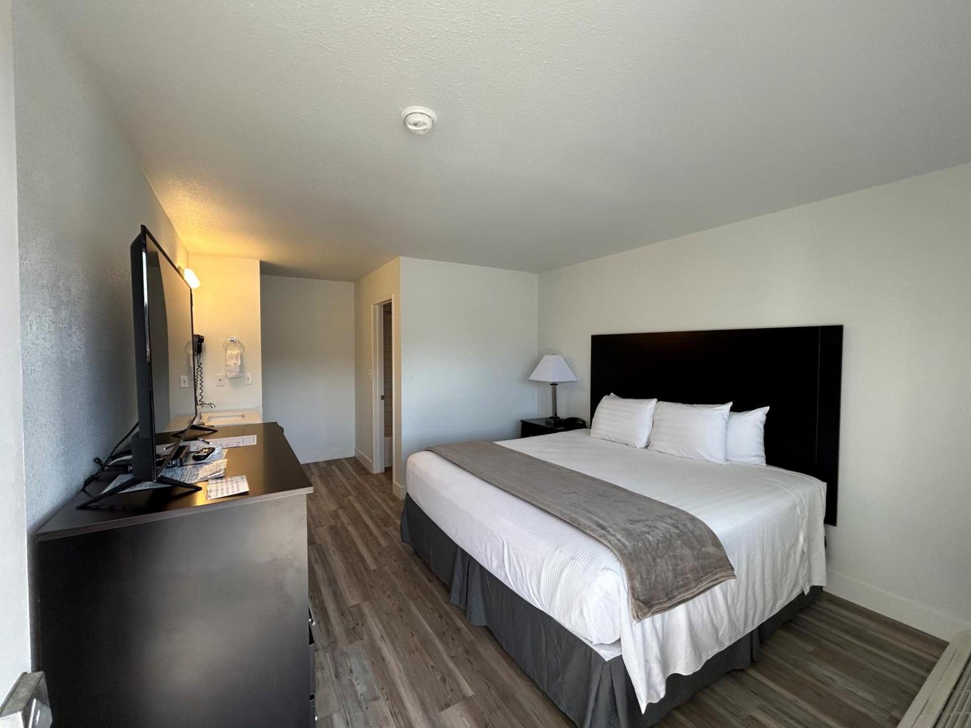 HWY 50 Inn photo 10