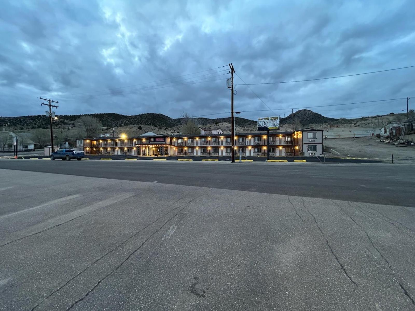 HWY 50 Inn photo 2