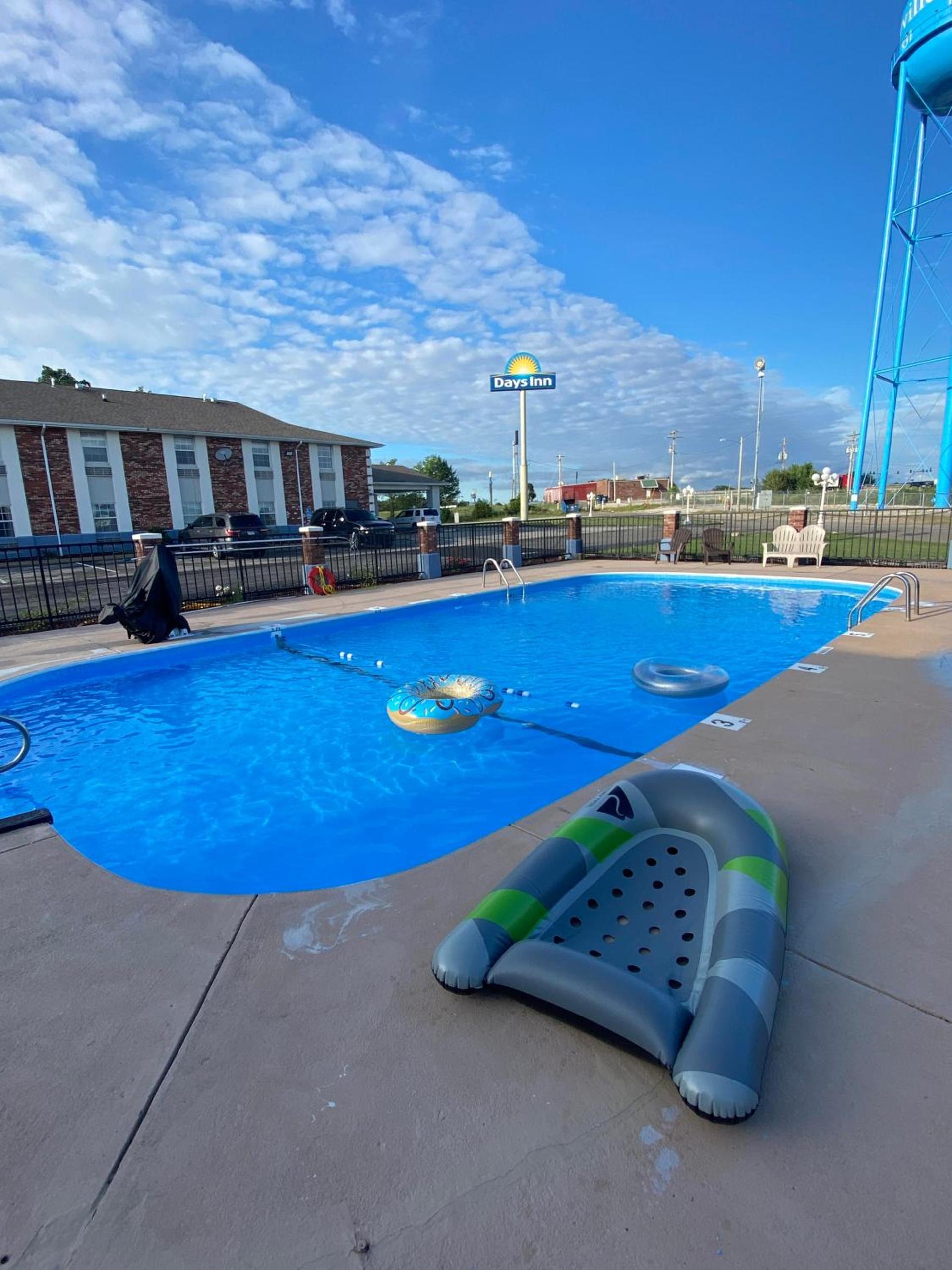 Days Inn by Wyndham Perryville MO photo 31