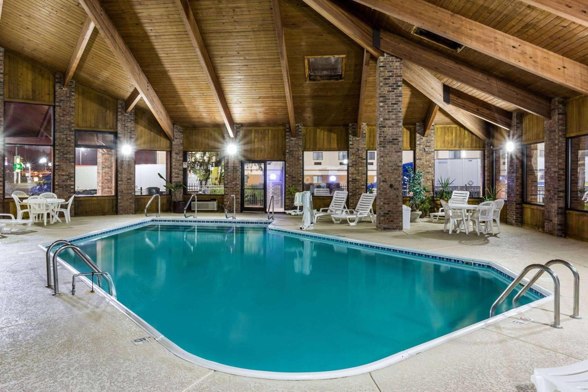Baymont by Wyndham Louisville South/Shepherdsville/I 65 photo 2