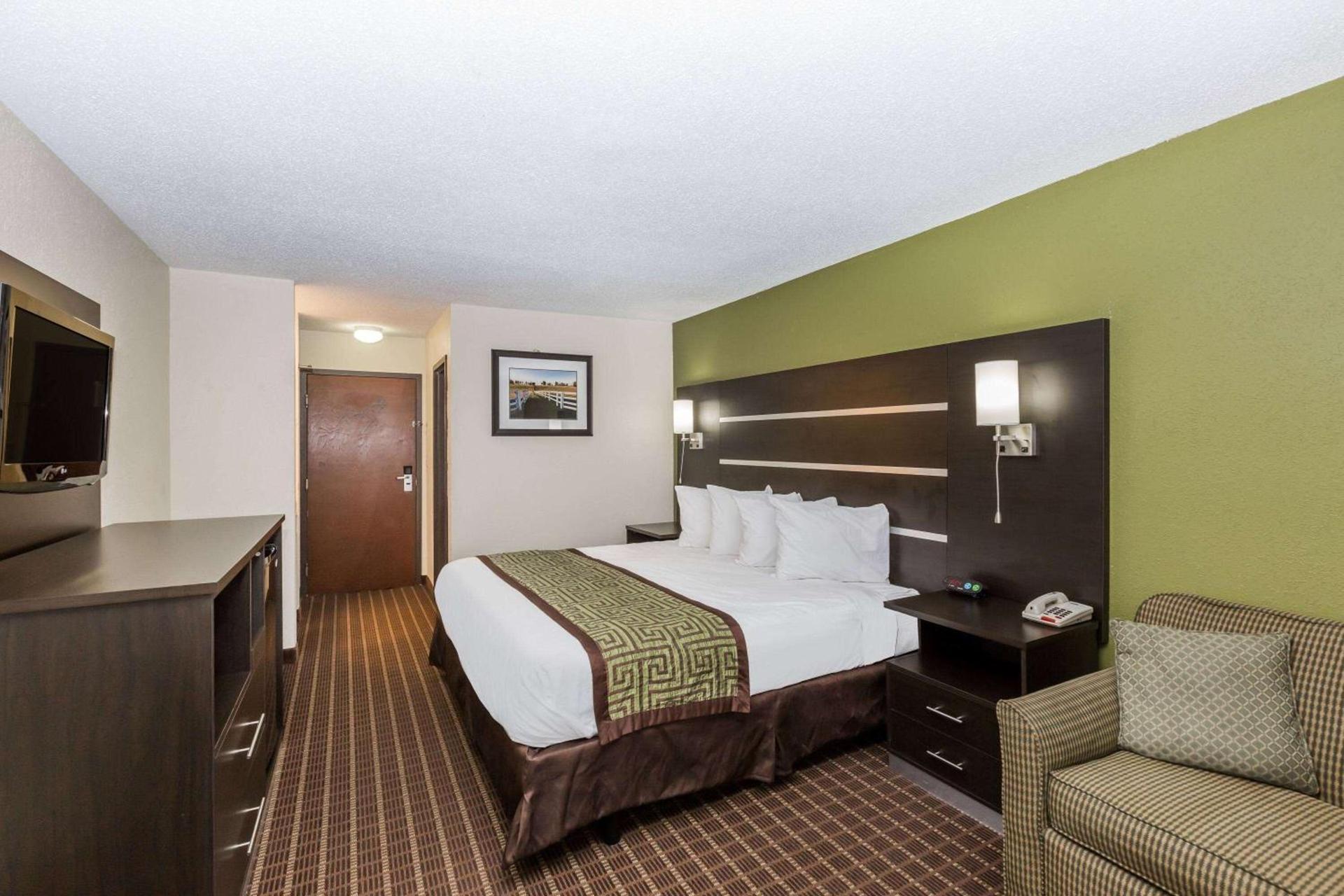 Baymont by Wyndham Louisville South/Shepherdsville/I 65 photo 21