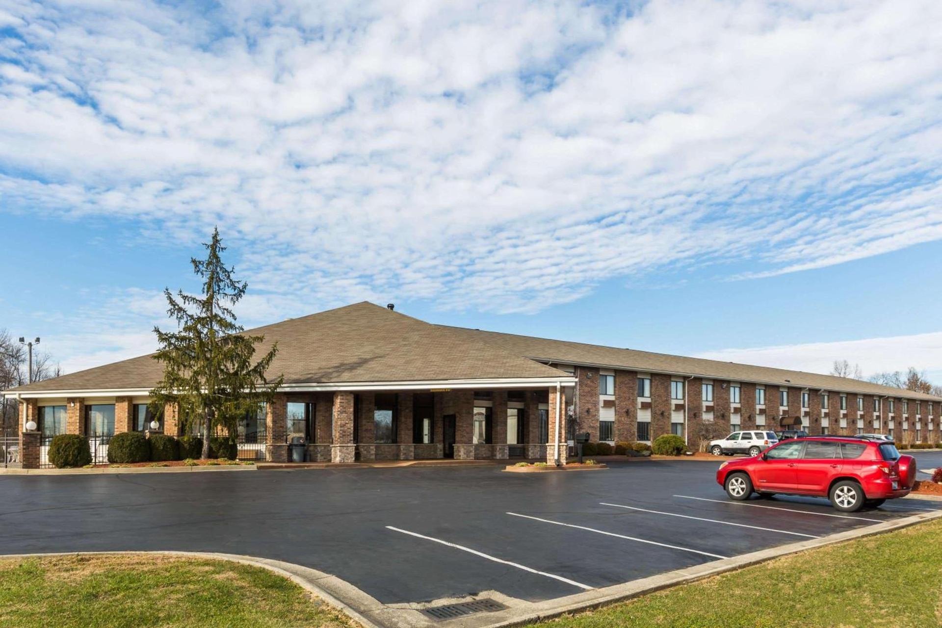 Baymont by Wyndham Louisville South/Shepherdsville/I 65 photo 1