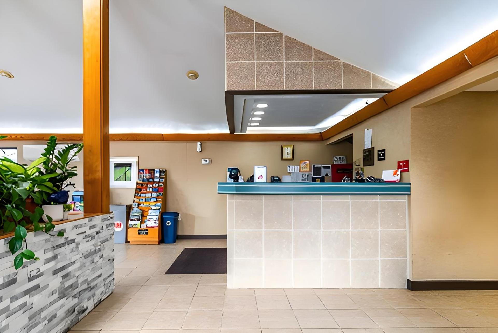 Econo Lodge Cleveland Southeast - Kent photo 20
