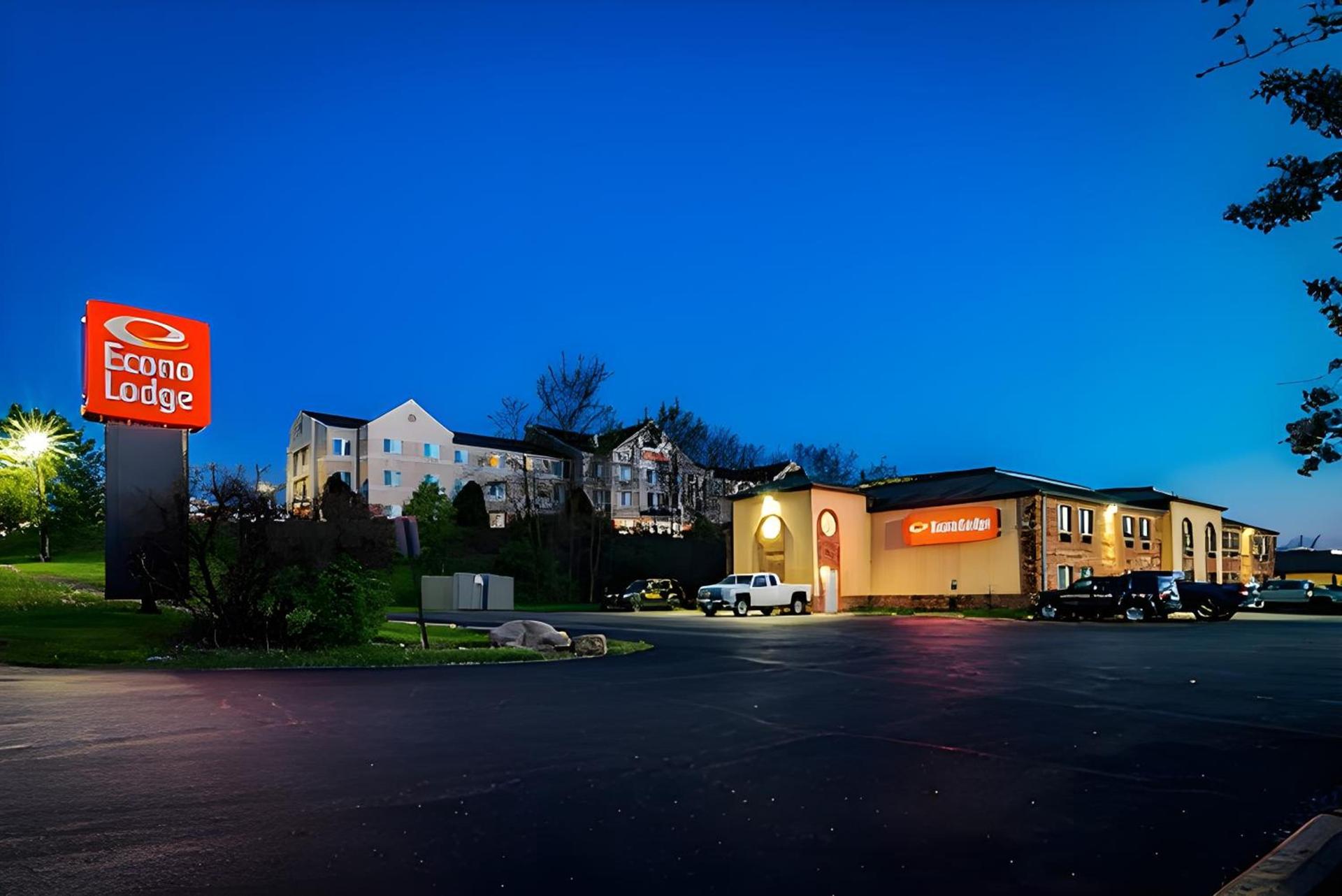 Econo Lodge Cleveland Southeast - Kent photo 21