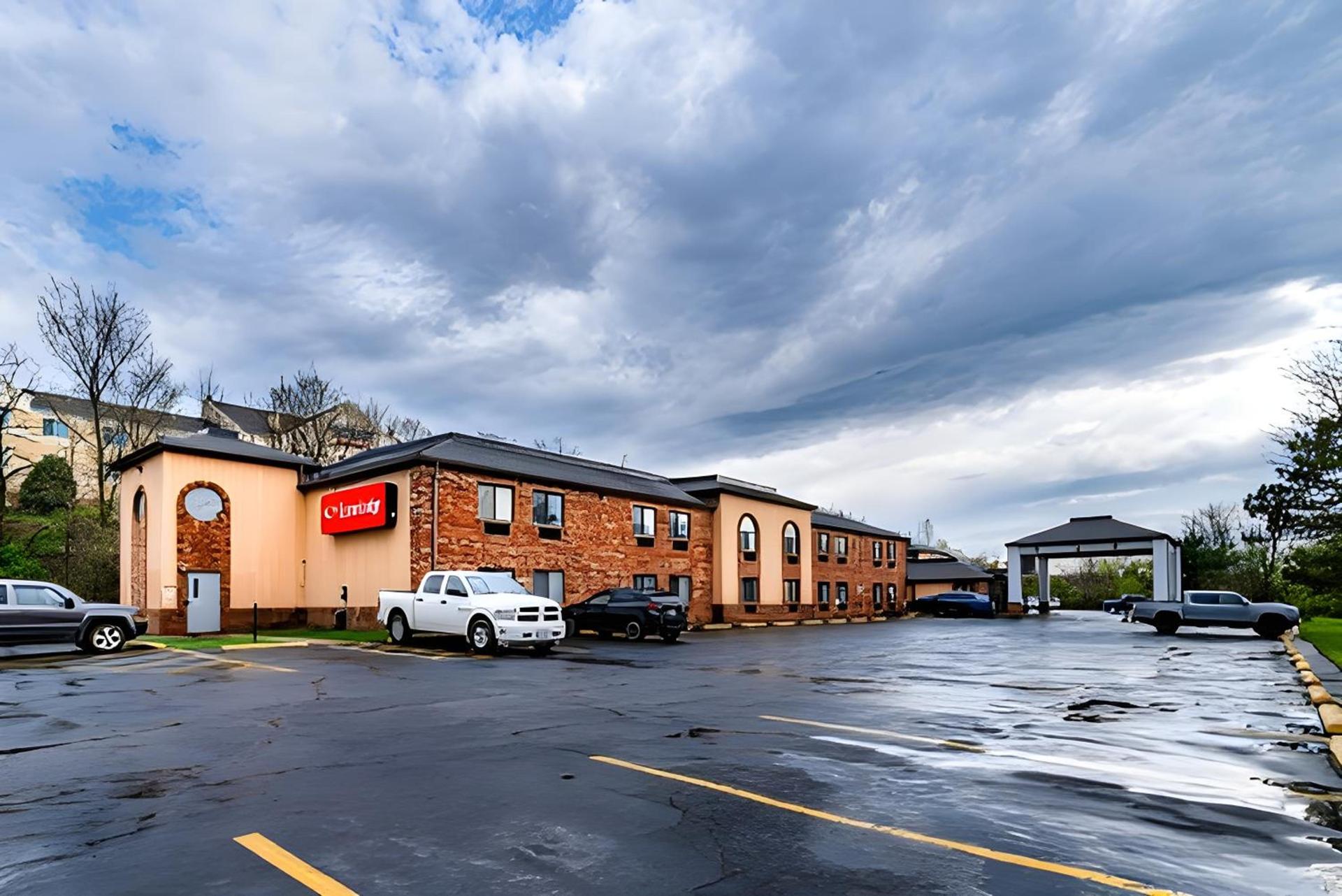 Econo Lodge Cleveland Southeast - Kent photo 16