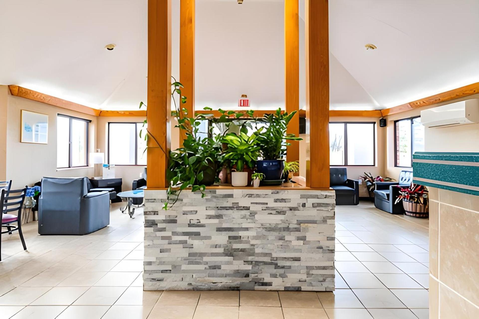 Econo Lodge Cleveland Southeast - Kent photo 23