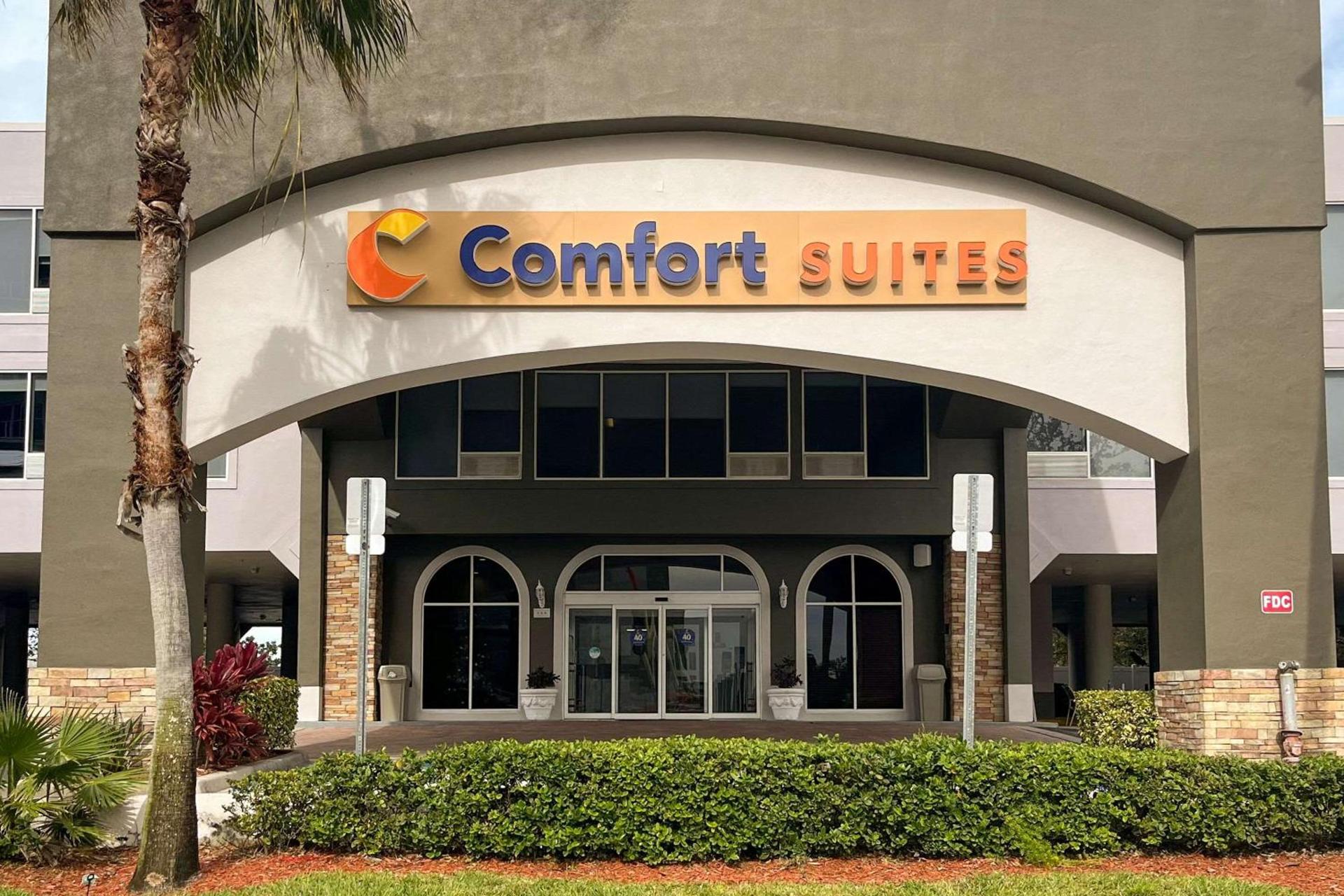Comfort Suites Clearwater - Dunedin photo 1