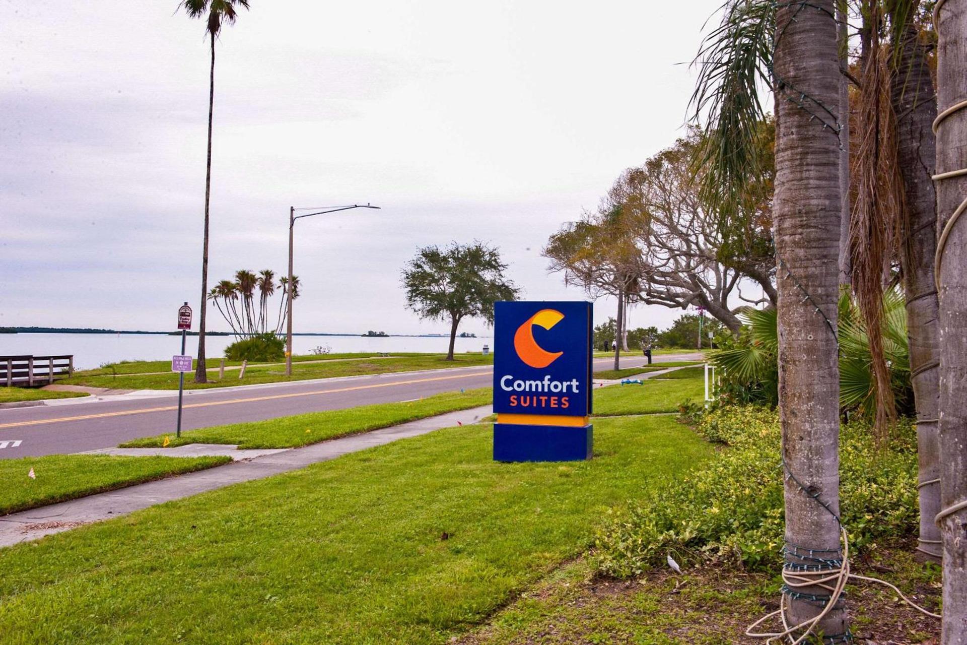 Comfort Suites Clearwater - Dunedin photo 2