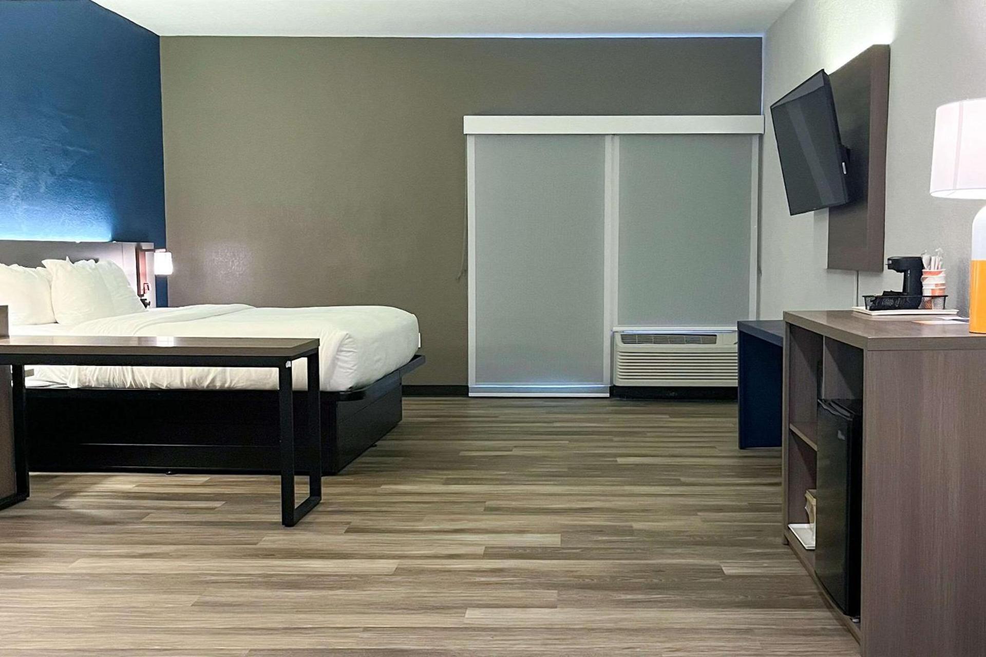 Comfort Suites Clearwater - Dunedin photo 4