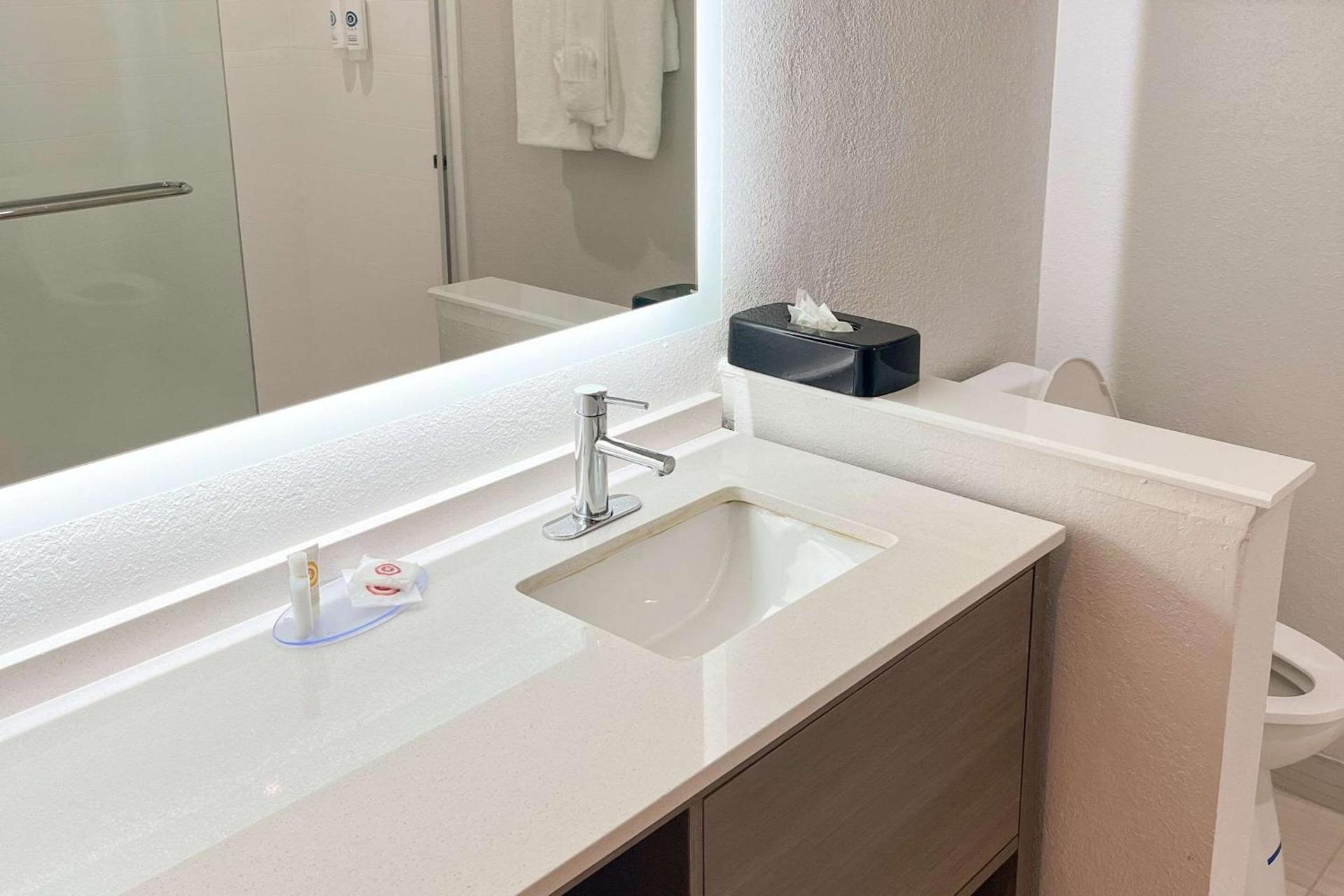 Comfort Suites Clearwater - Dunedin photo 10