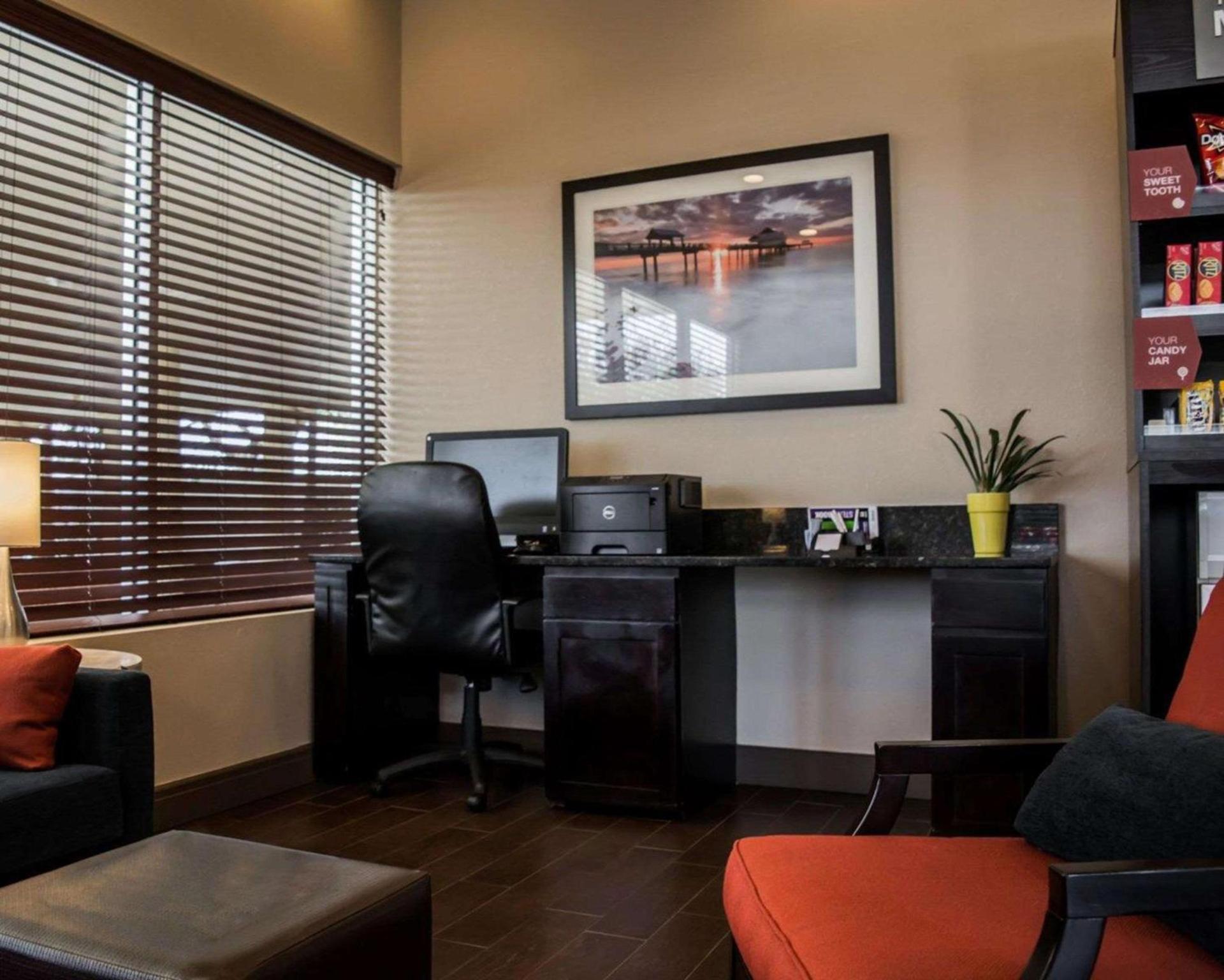 Comfort Suites Clearwater - Dunedin photo 14