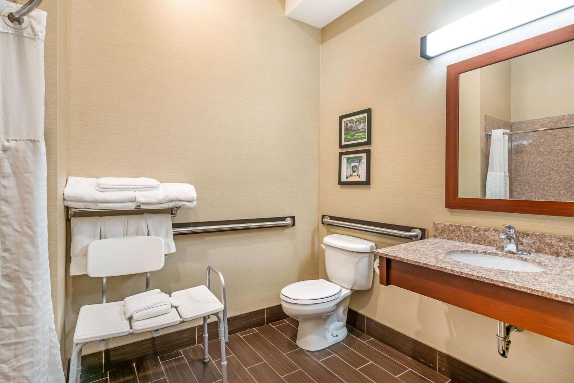 Comfort Suites - Jefferson City photo 7