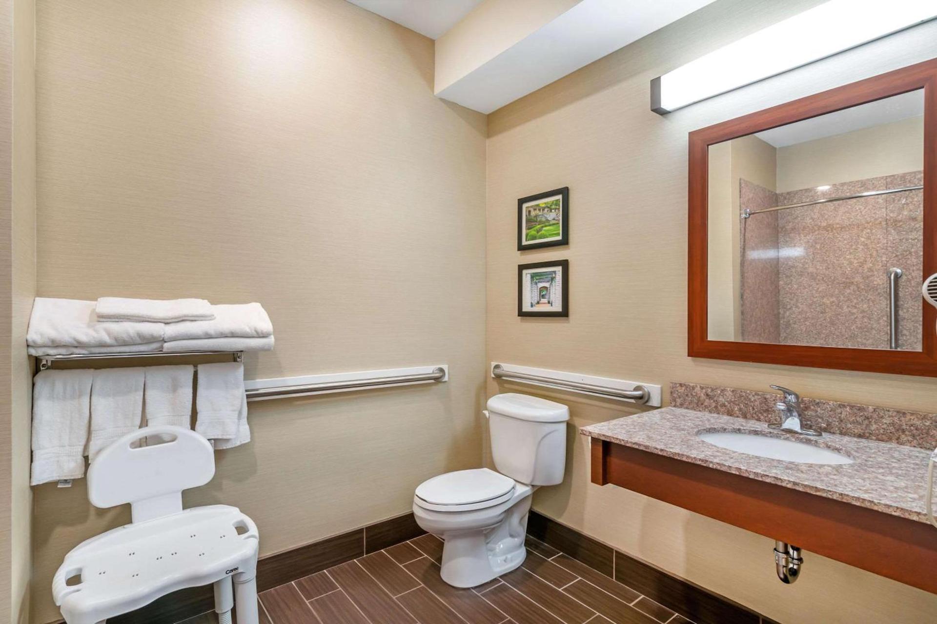 Comfort Suites - Jefferson City photo 8