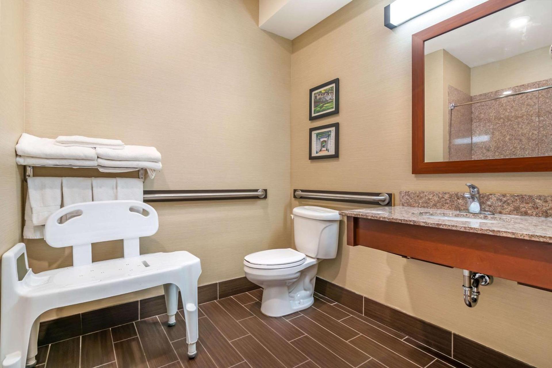 Comfort Suites - Jefferson City photo 11