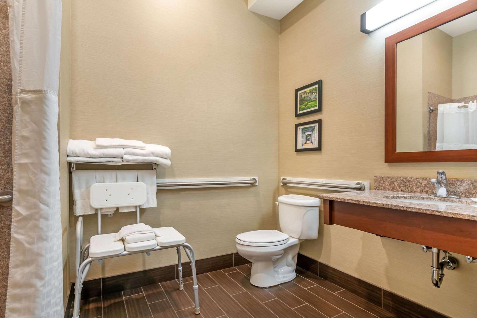 Comfort Suites - Jefferson City photo 10