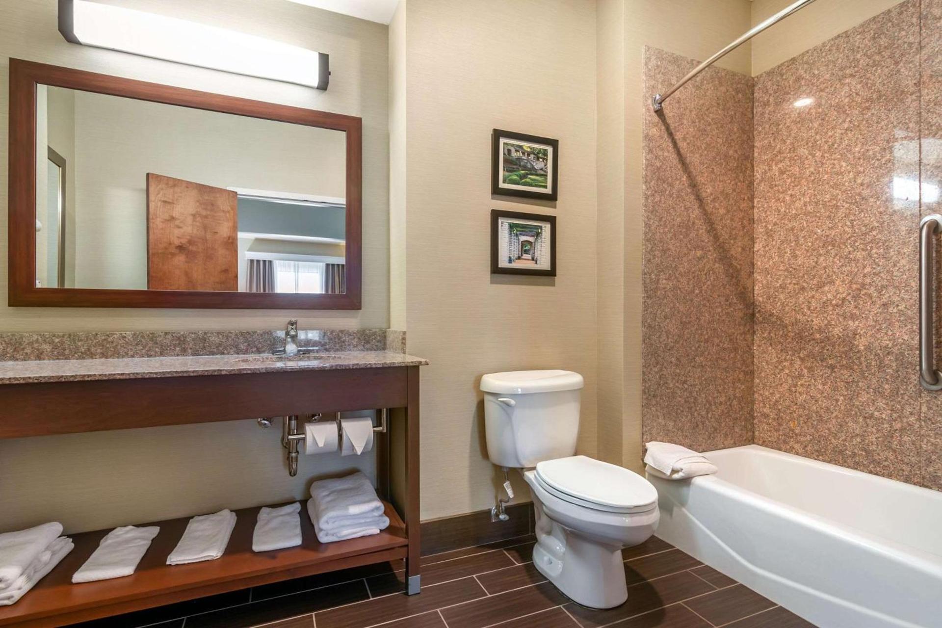 Comfort Suites - Jefferson City photo 14
