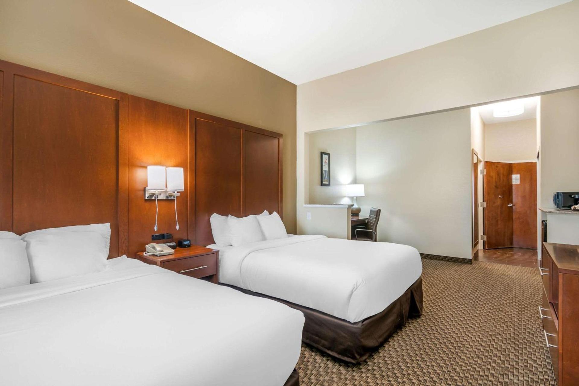 Comfort Suites - Jefferson City photo 18