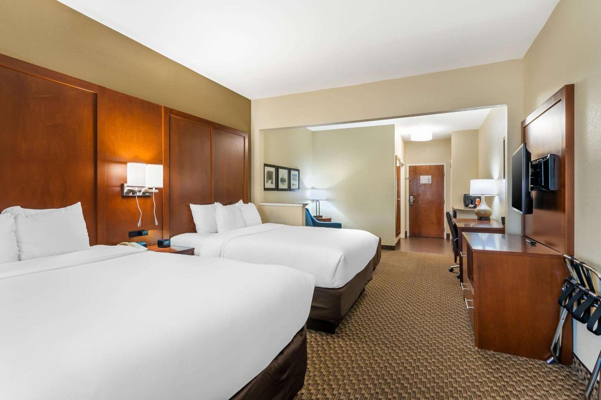 Comfort Suites - Jefferson City photo 25