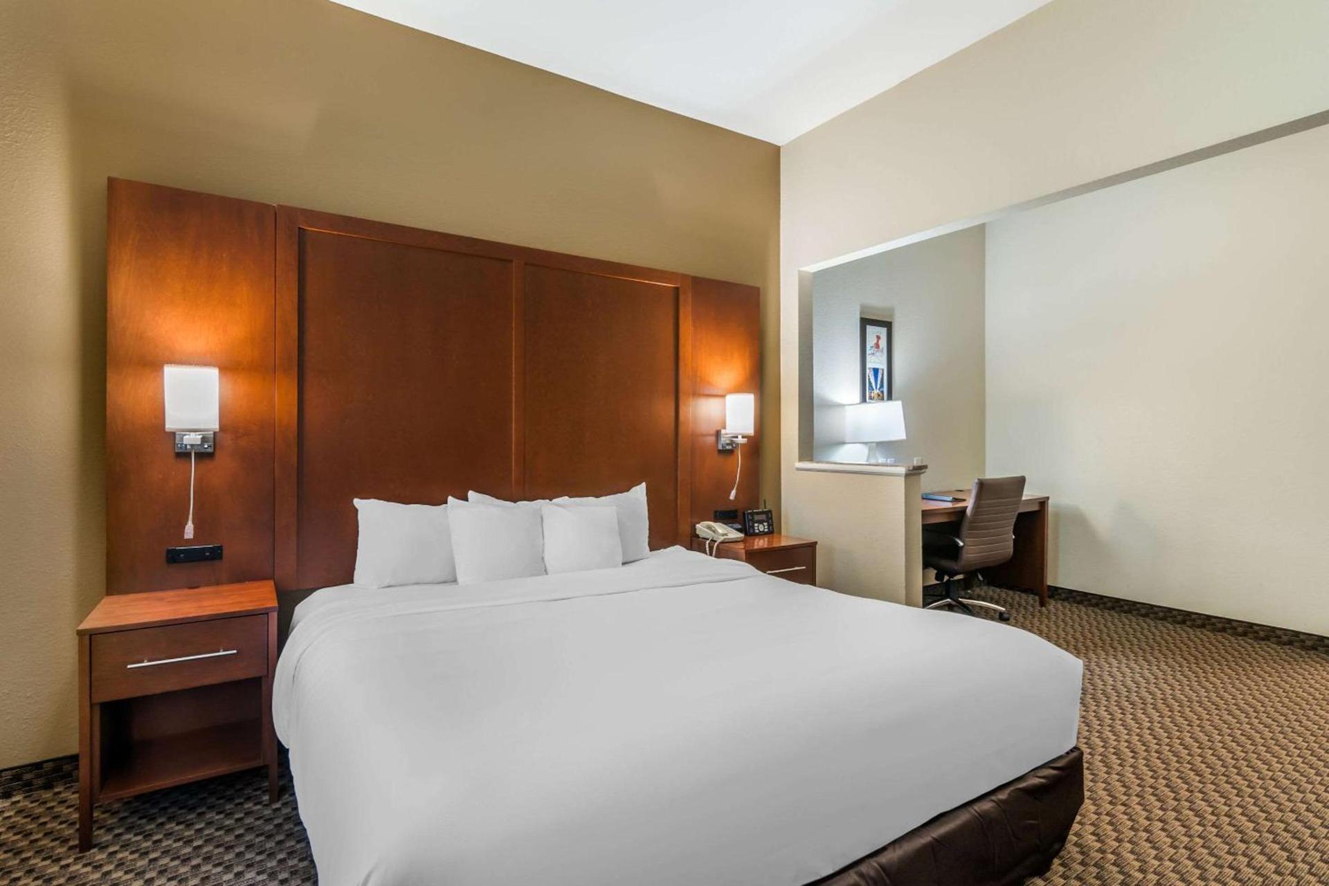Comfort Suites - Jefferson City photo 27
