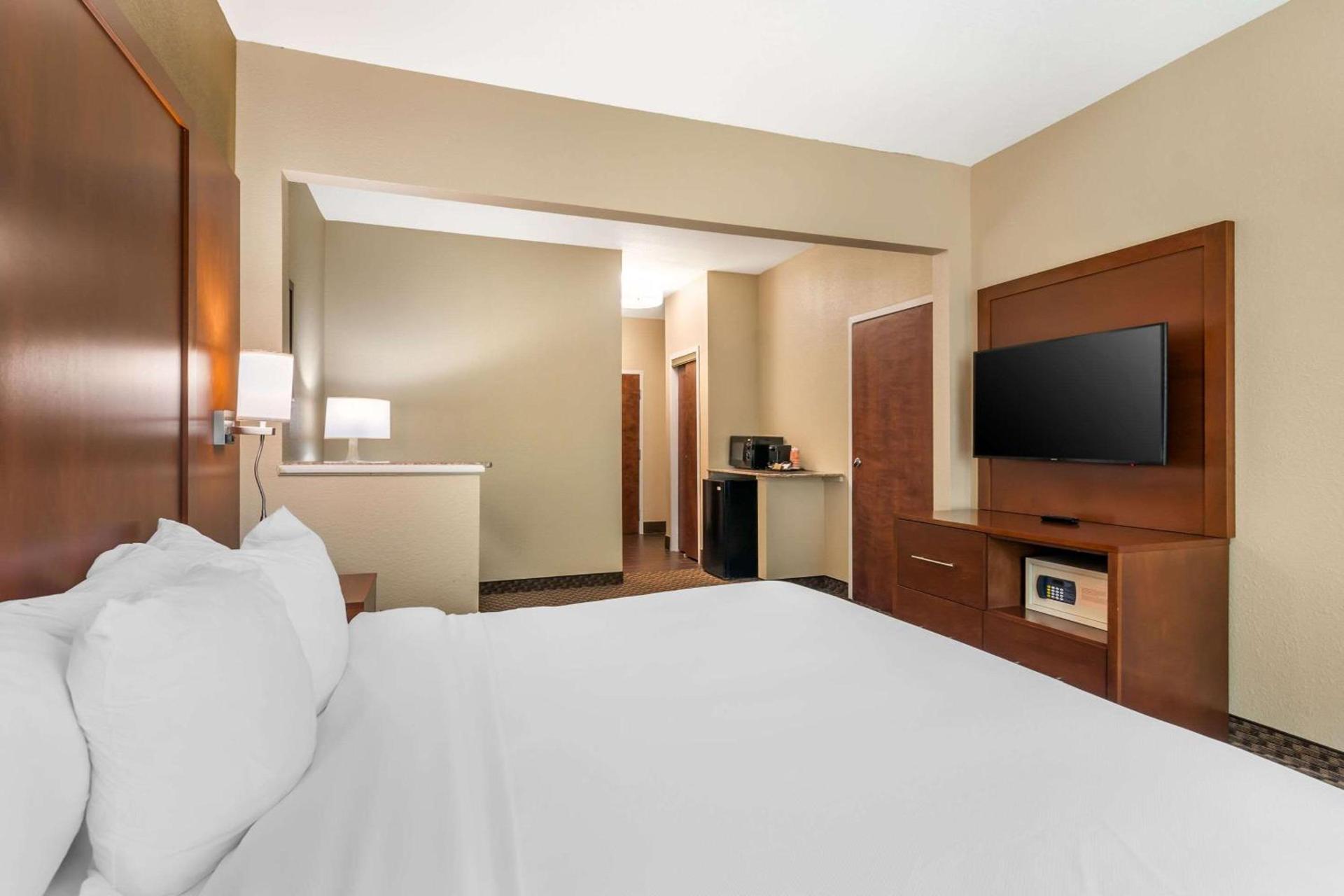 Comfort Suites - Jefferson City photo 31