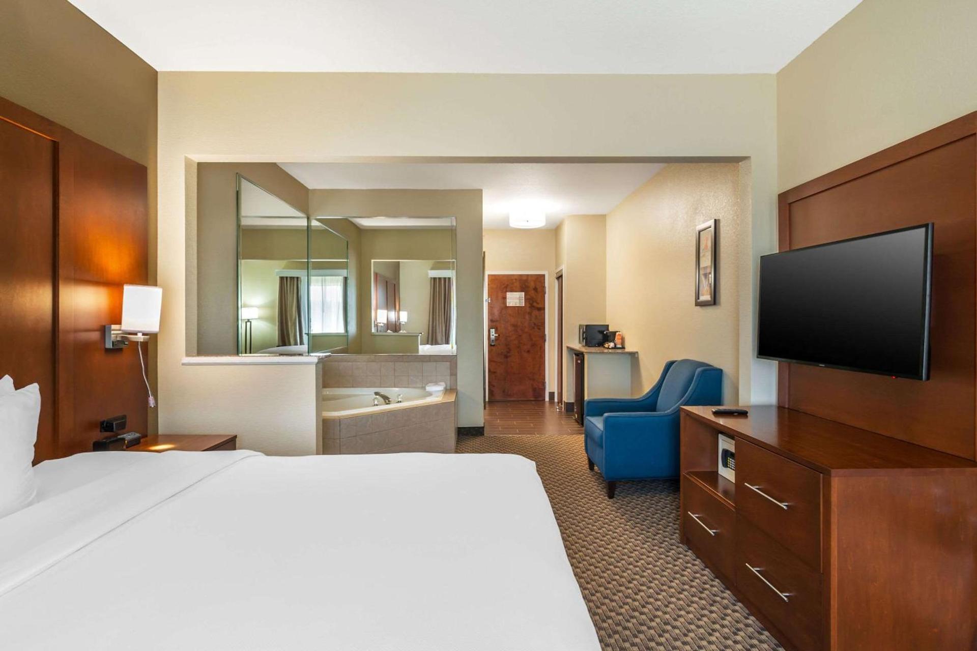 Comfort Suites - Jefferson City photo 38