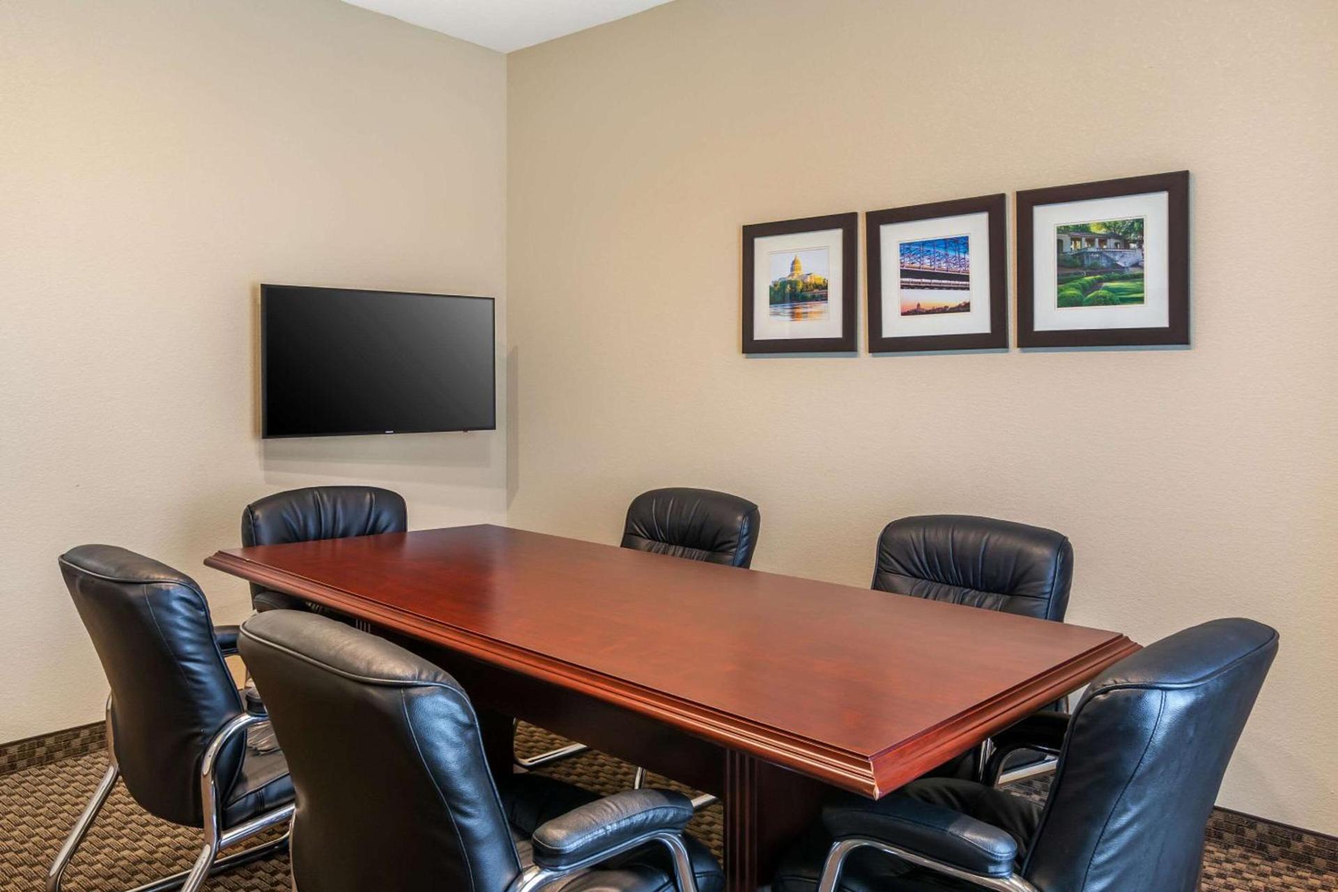 Comfort Suites - Jefferson City photo 43