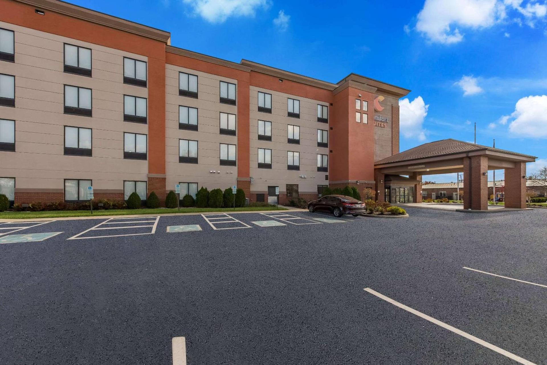 Comfort Suites Columbus East Broad photo 3