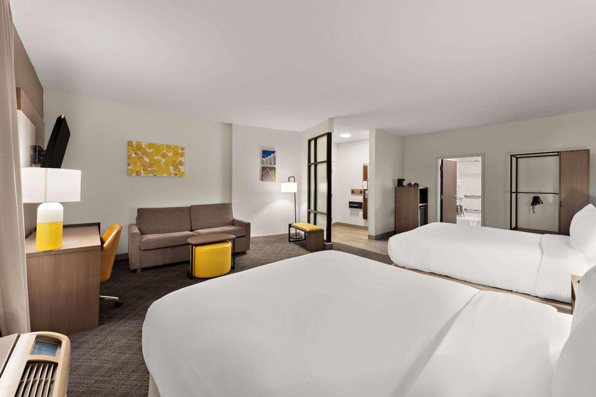 Comfort Suites Columbus East Broad photo 16