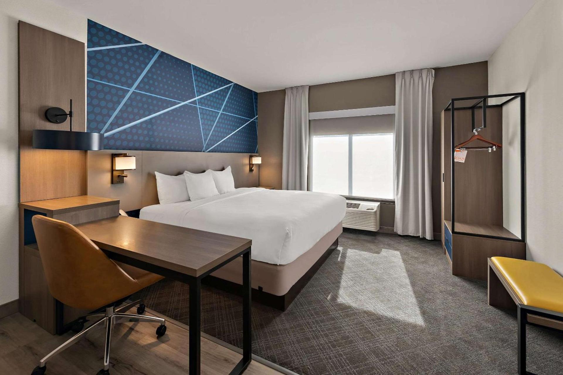 Comfort Suites Columbus East Broad photo 22