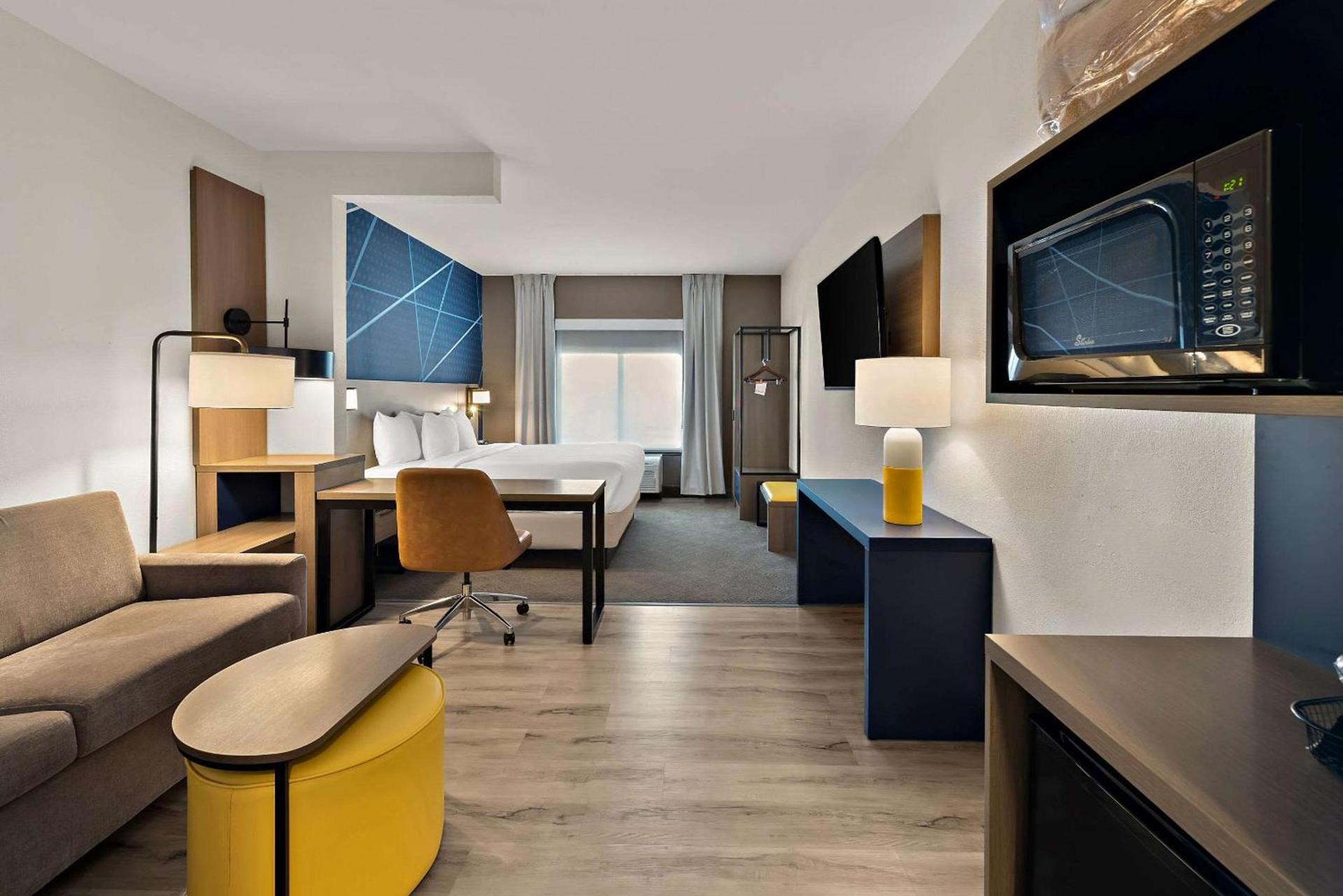 Comfort Suites Columbus East Broad photo 25
