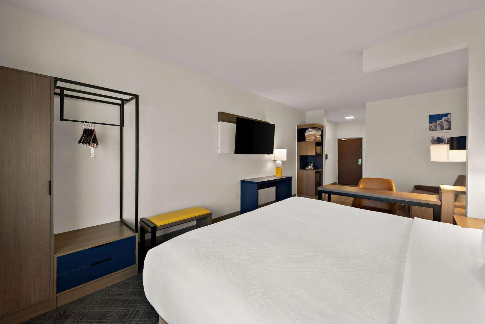 Comfort Suites Columbus East Broad photo 27
