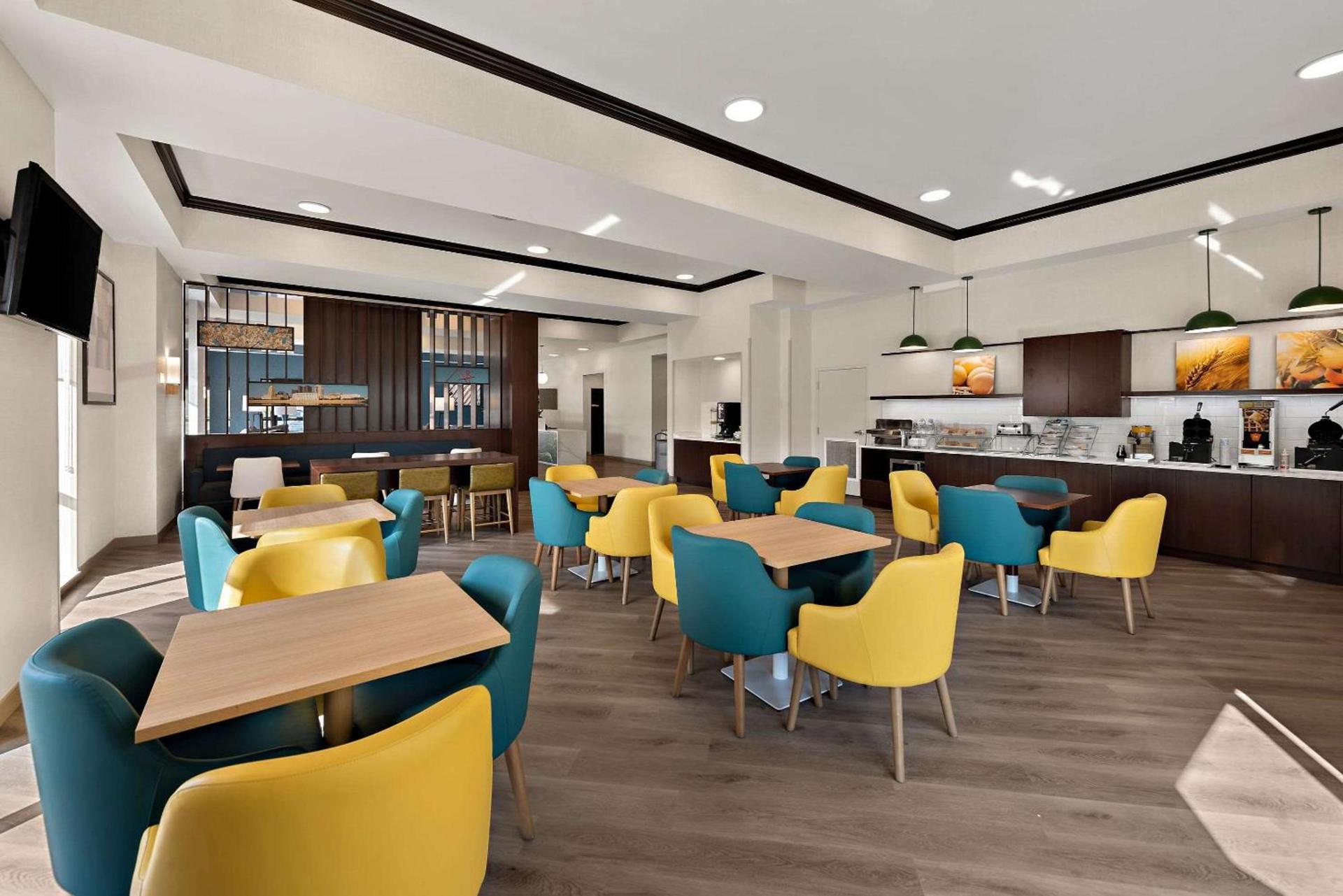 Comfort Suites Columbus East Broad photo 37