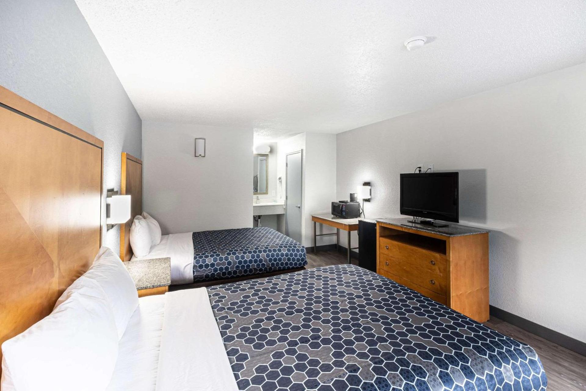 Rodeway Inn At Fort Lee photo 17