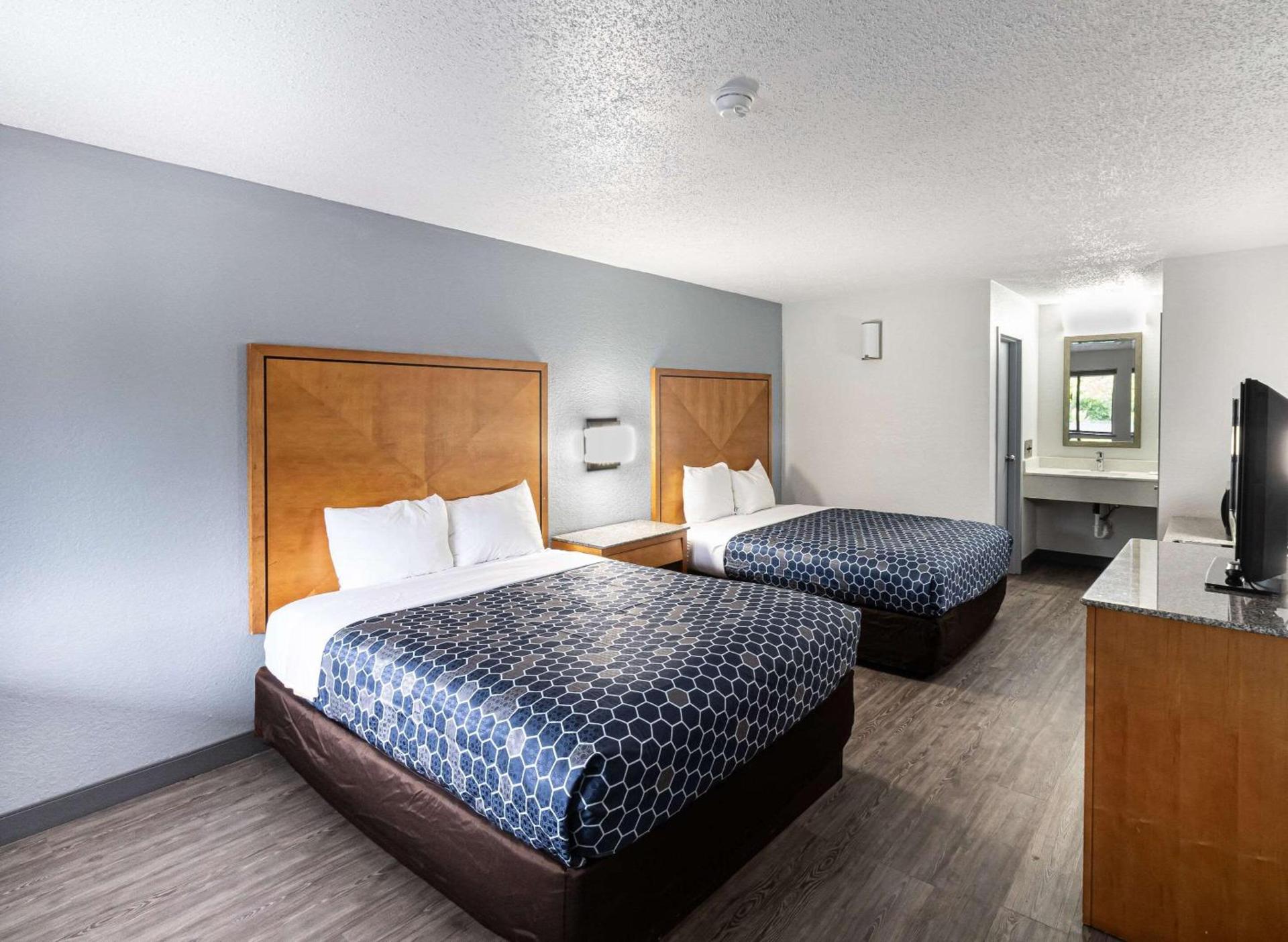 Rodeway Inn At Fort Lee photo 16
