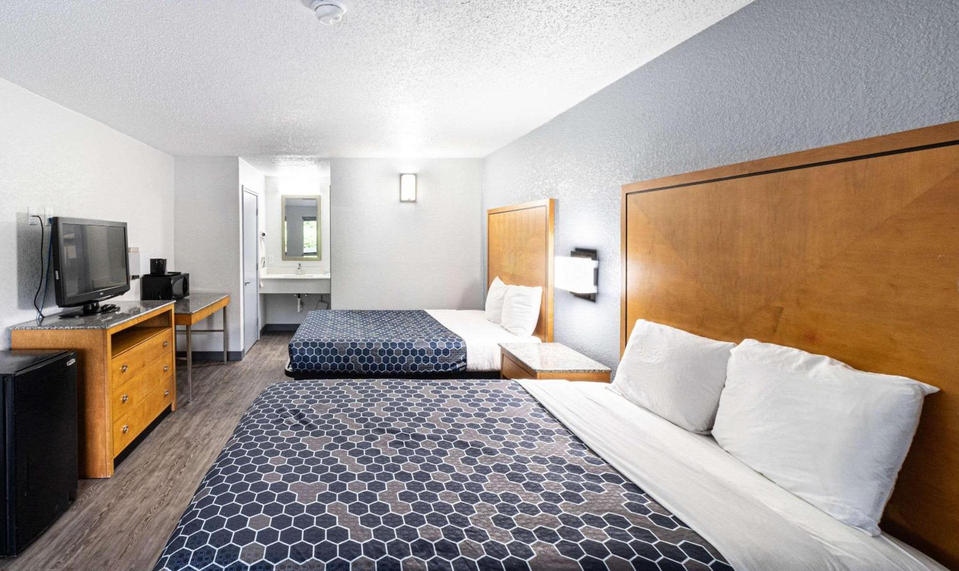 Rodeway Inn At Fort Lee photo 19