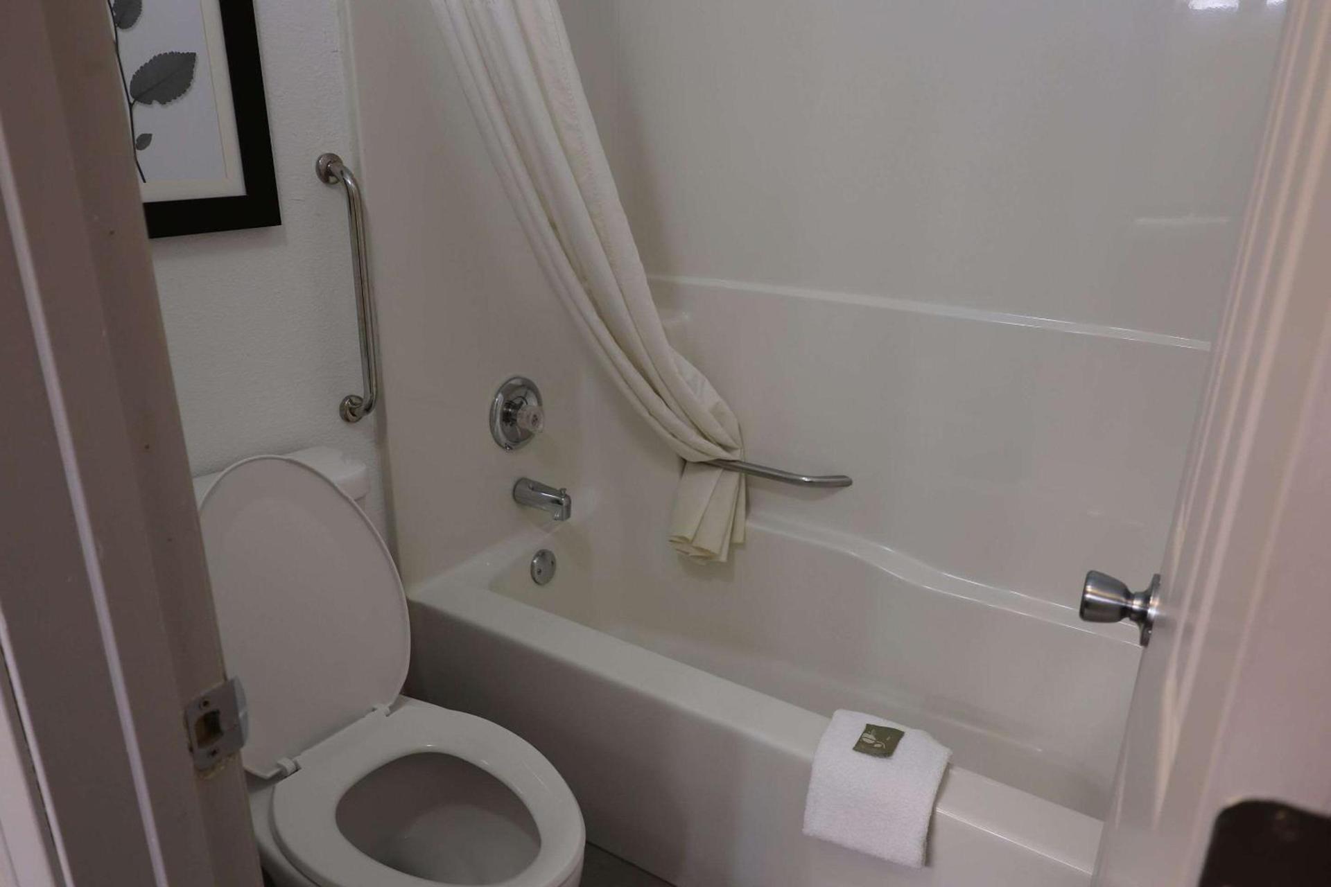 Country Inn & Suites by Radisson, Sparta, WI photo 11