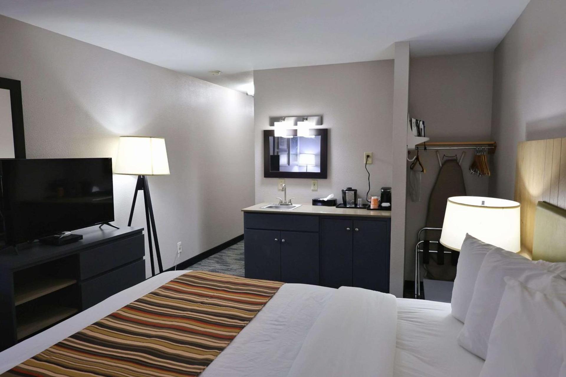 Country Inn & Suites by Radisson, Sparta, WI photo 15