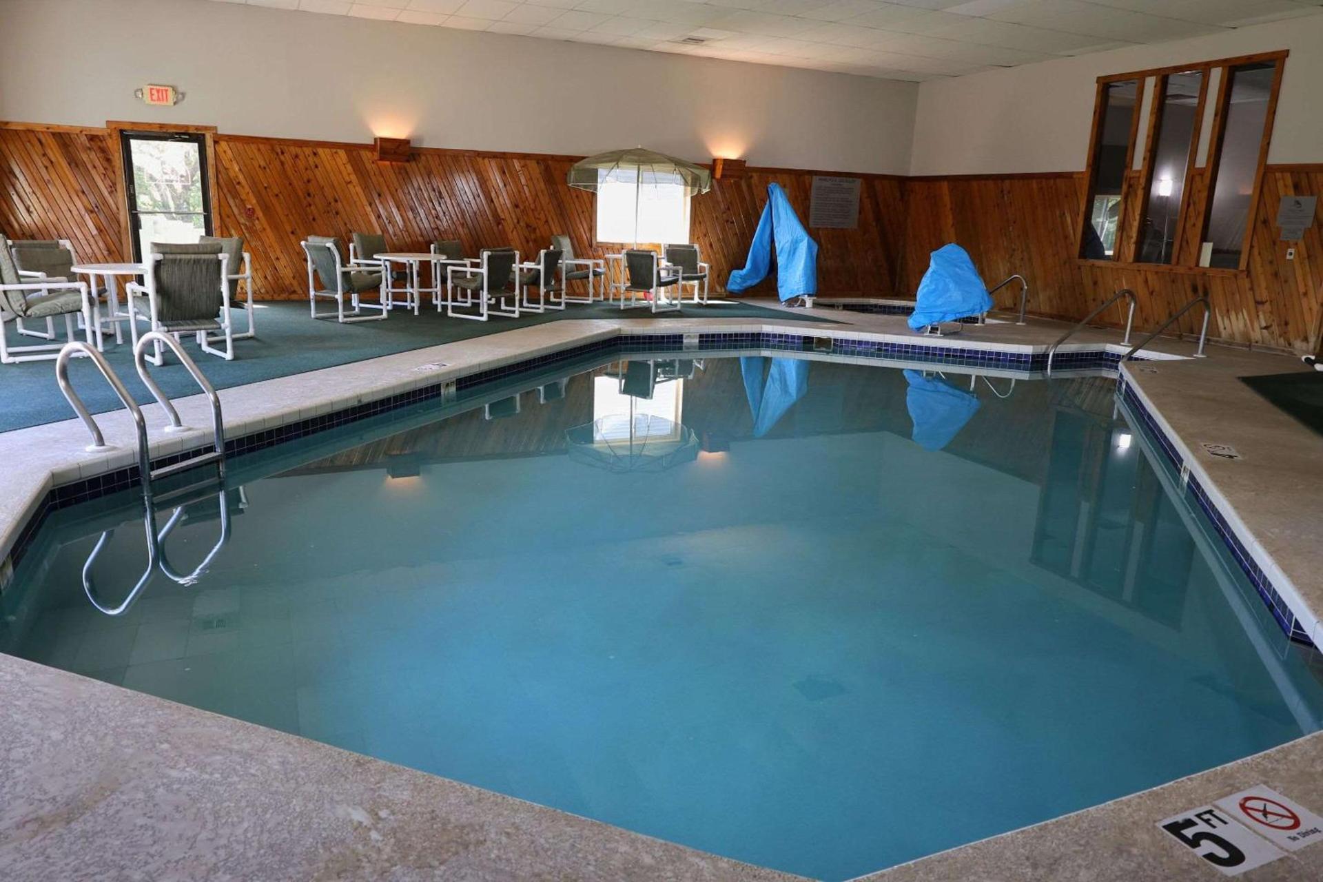 Country Inn & Suites by Radisson, Sparta, WI photo 30