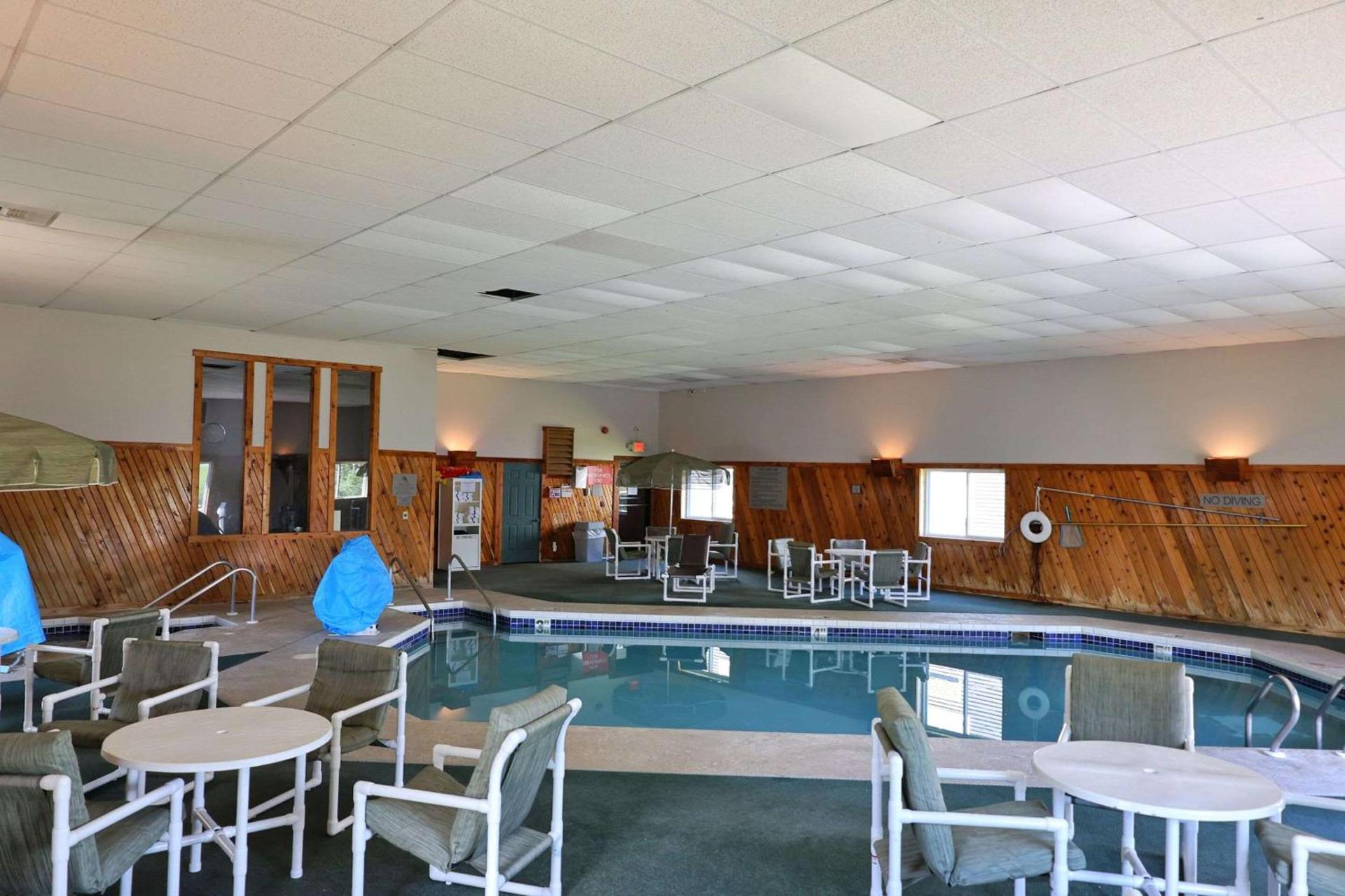 Country Inn & Suites by Radisson, Sparta, WI photo 32