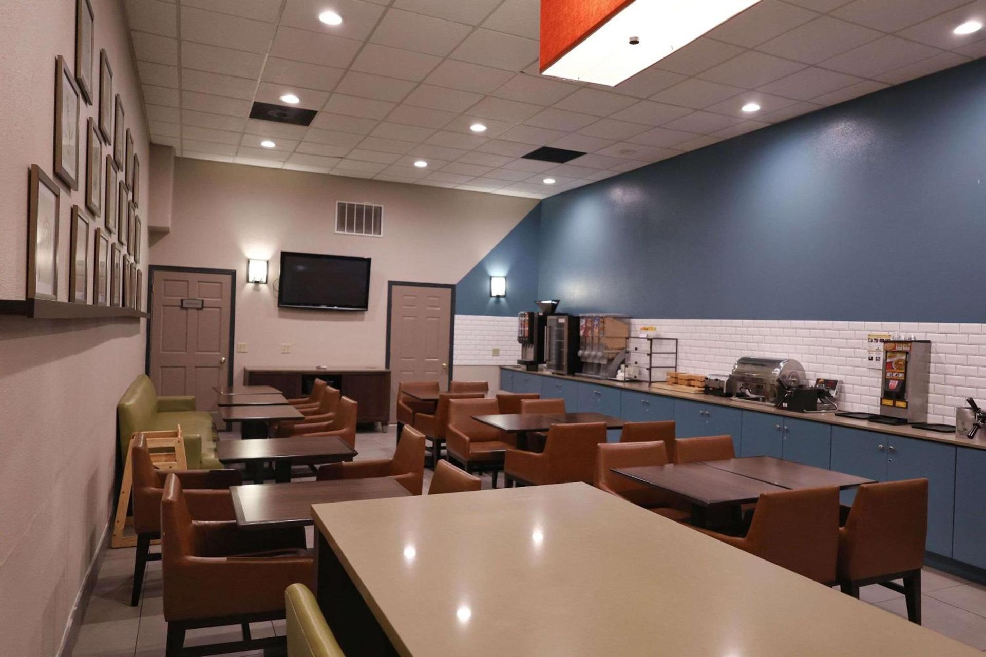 Country Inn & Suites by Radisson, Sparta, WI photo 34