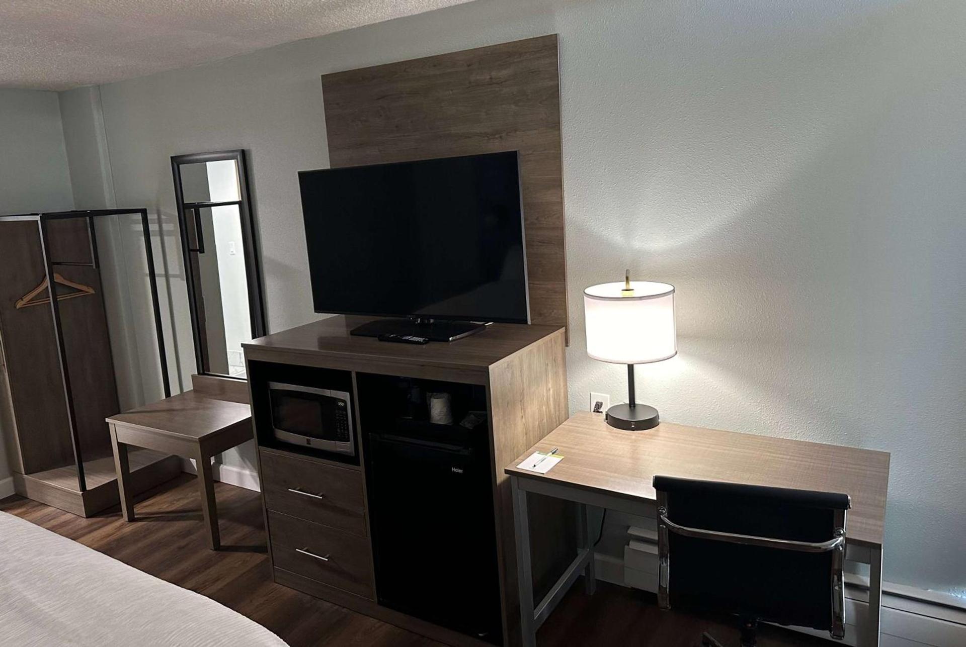 Wingate by Wyndham Sheboygan photo 11