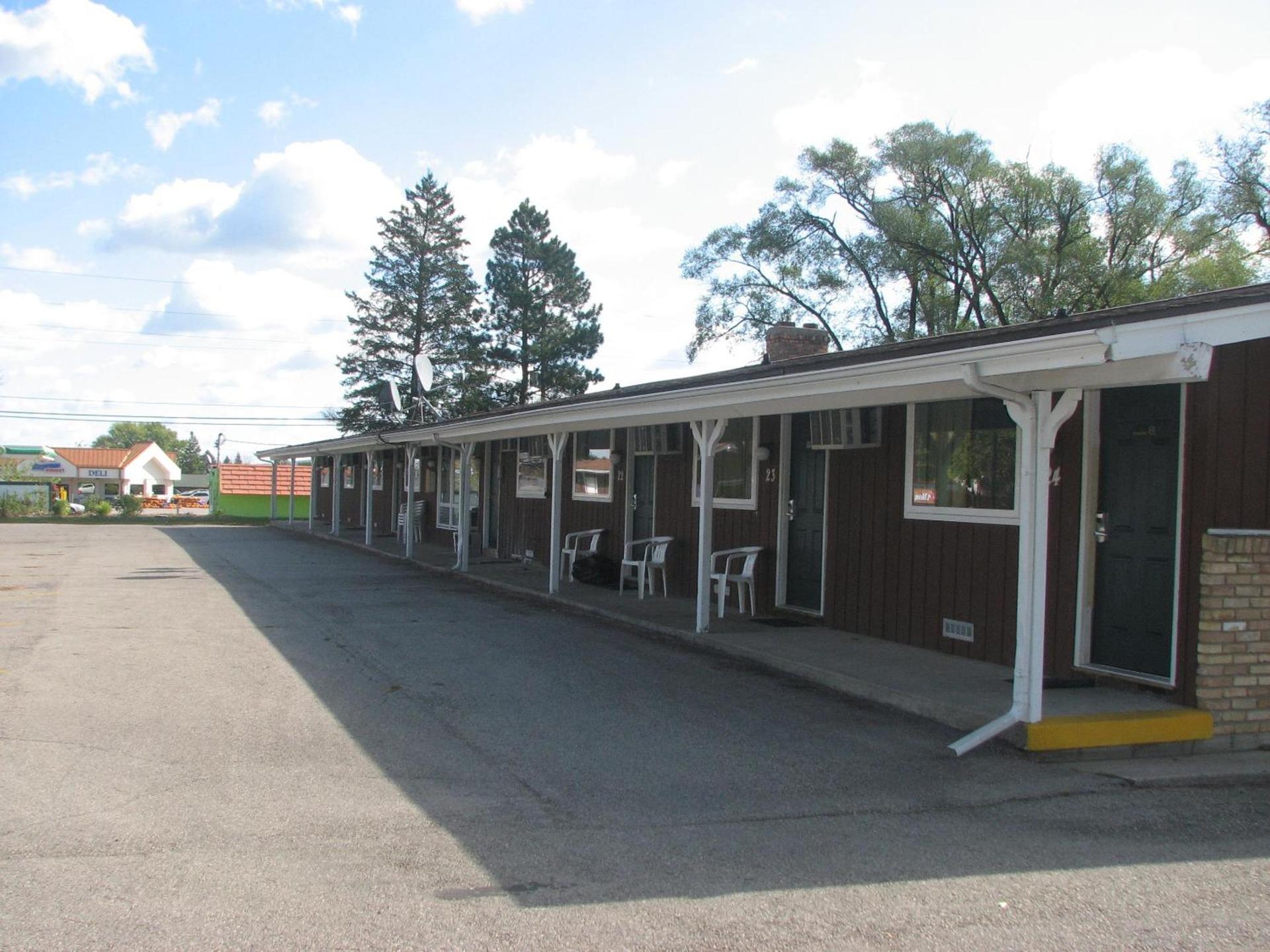 Spinning Wheel Motel photo 32