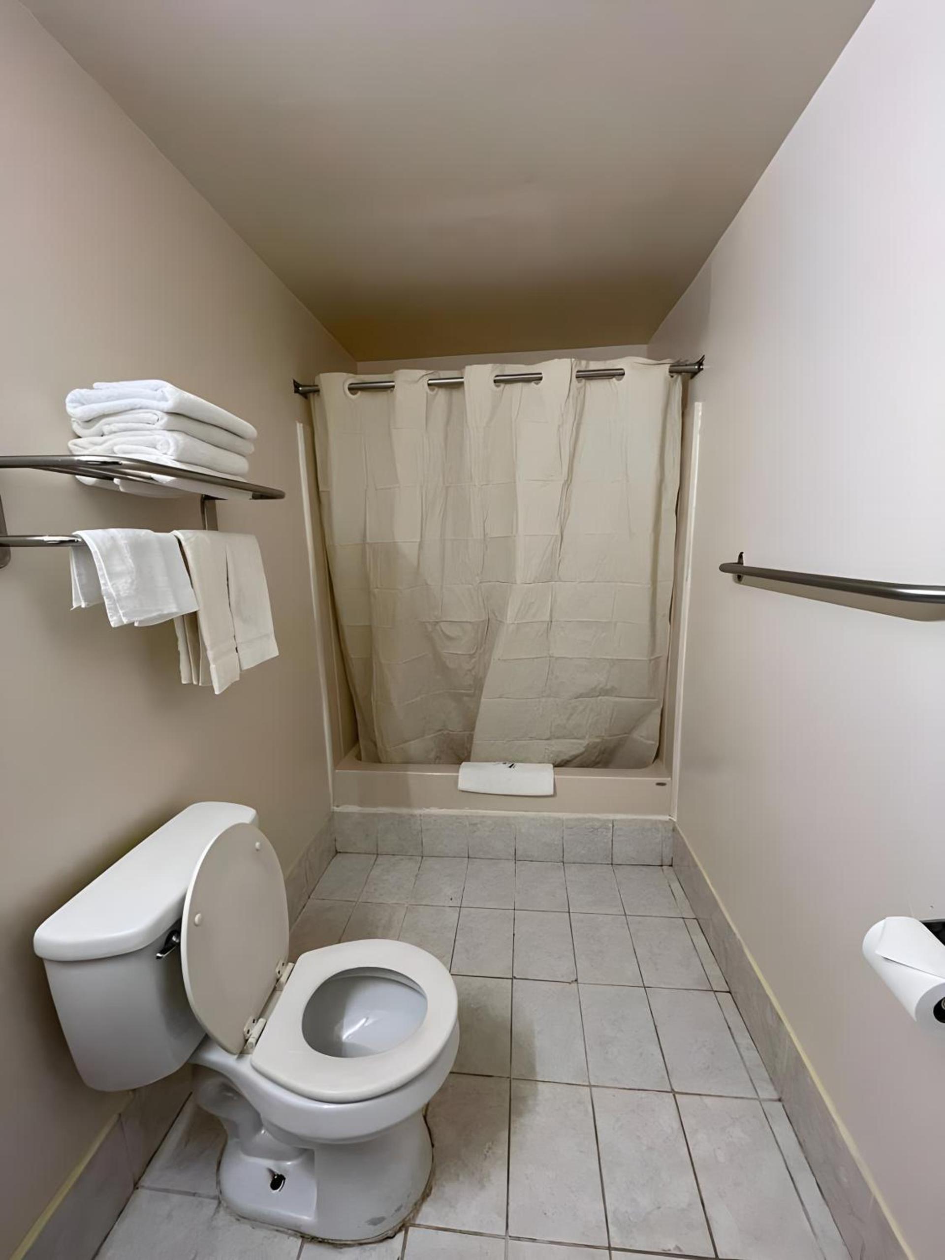 Scottish Inns - Middletown photo 27