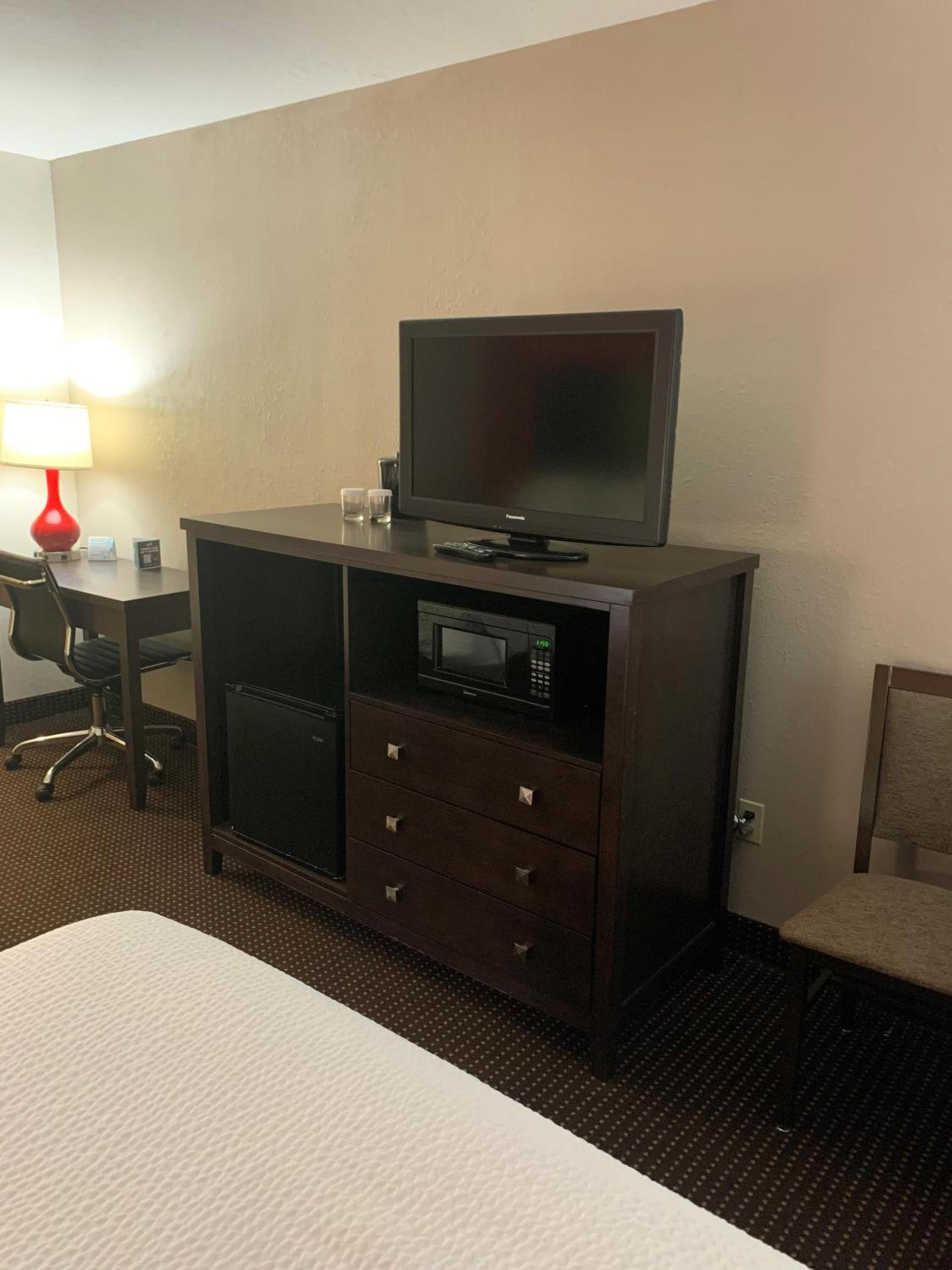Ramada by Wyndham Hancock Waterfront photo 55